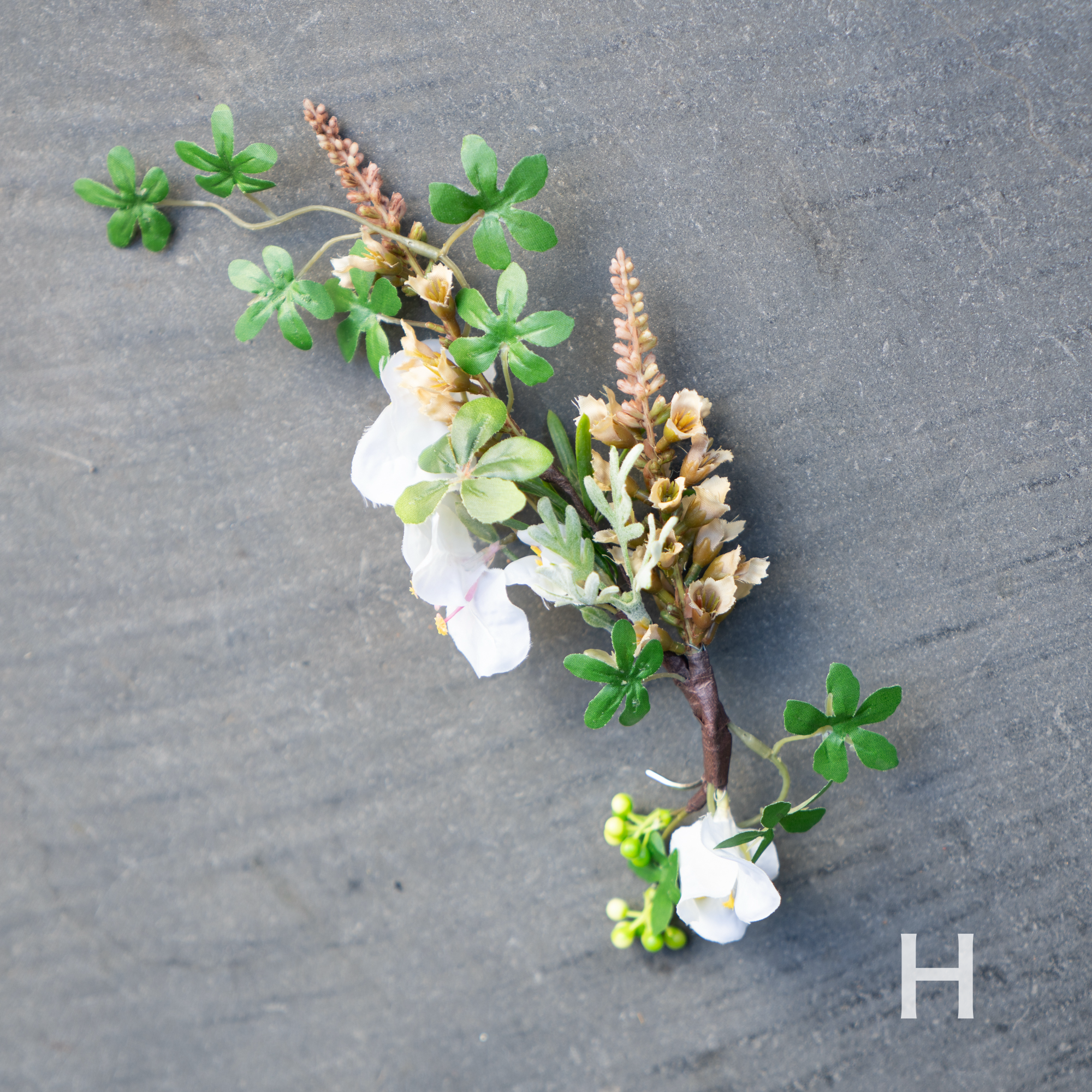 アーティフィシャルフラワーイヤーフック/イヤーカフ natural