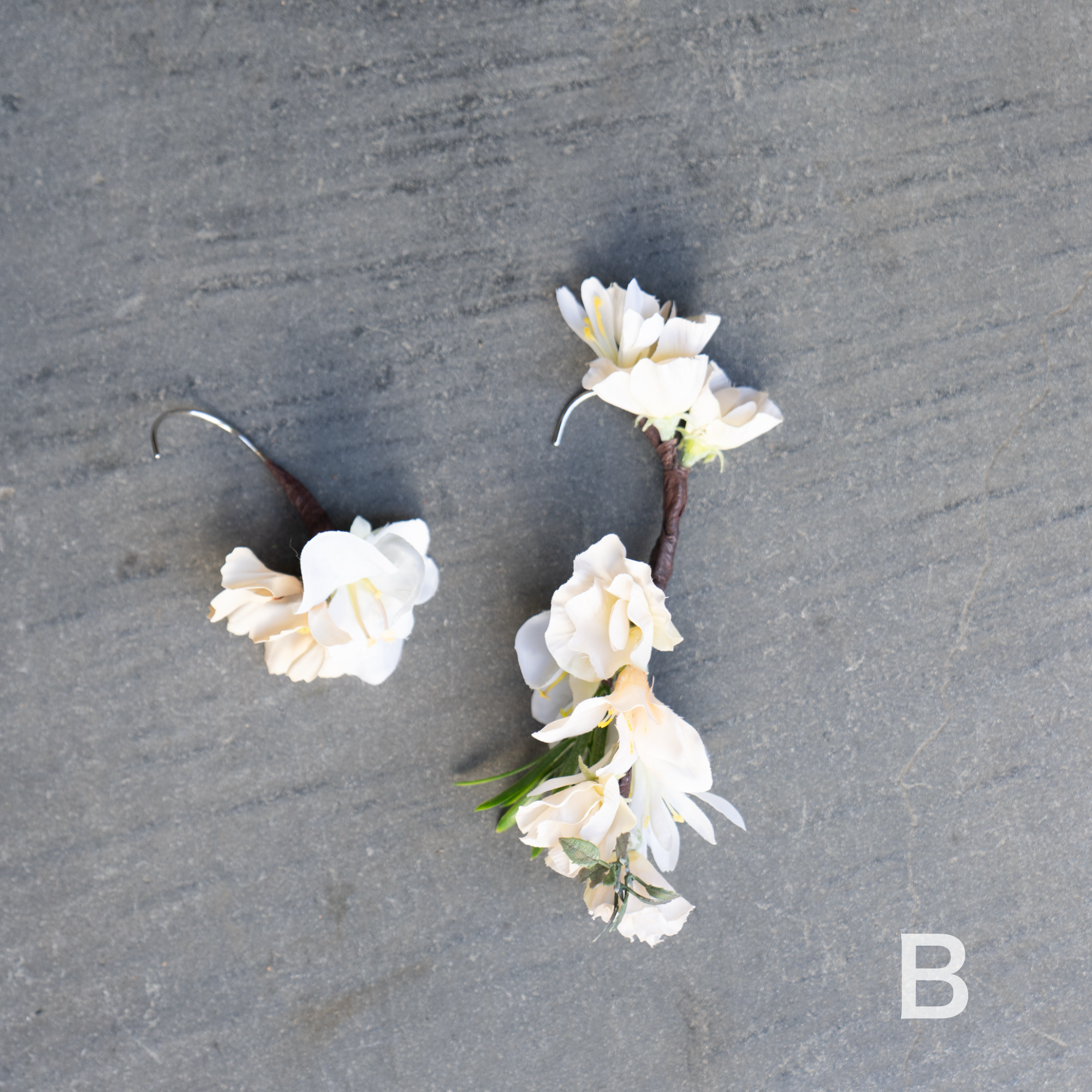 アーティフィシャルフラワーイヤーフック/イヤーカフ natural