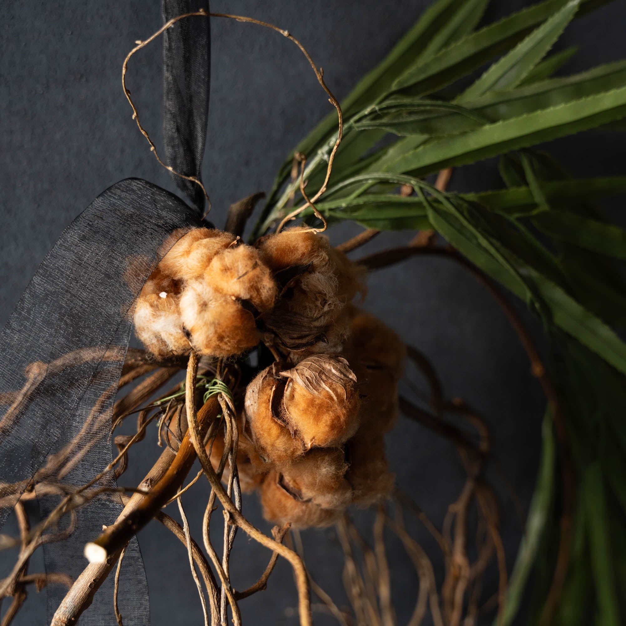 コットンフラワーのリース《ビカクシダ/フェイクグリーンの2種類からお選びいただけます》