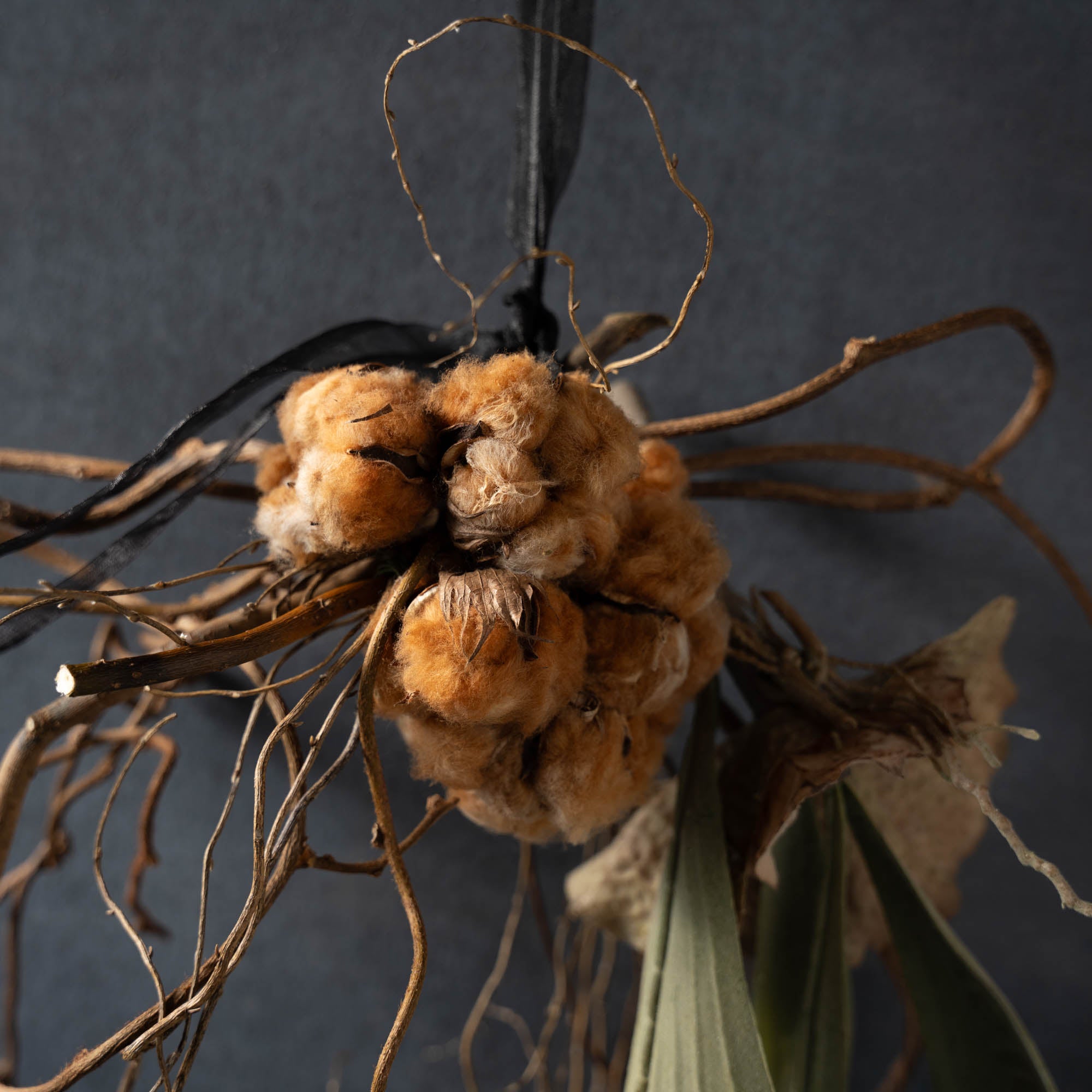 コットンフラワーのリース《ビカクシダ/フェイクグリーンの2種類からお選びいただけます》