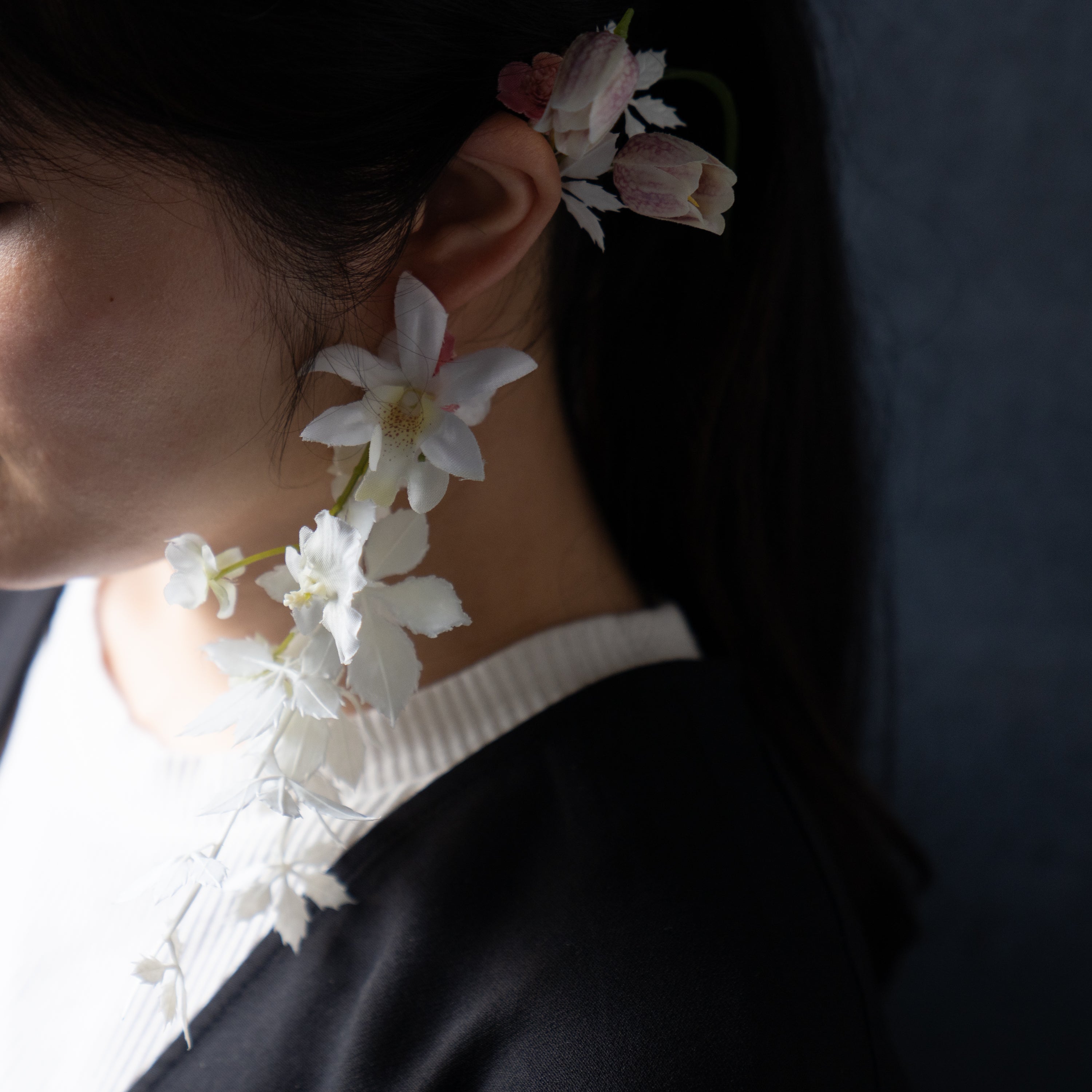 アーティフィシャルフラワーイヤーフック white