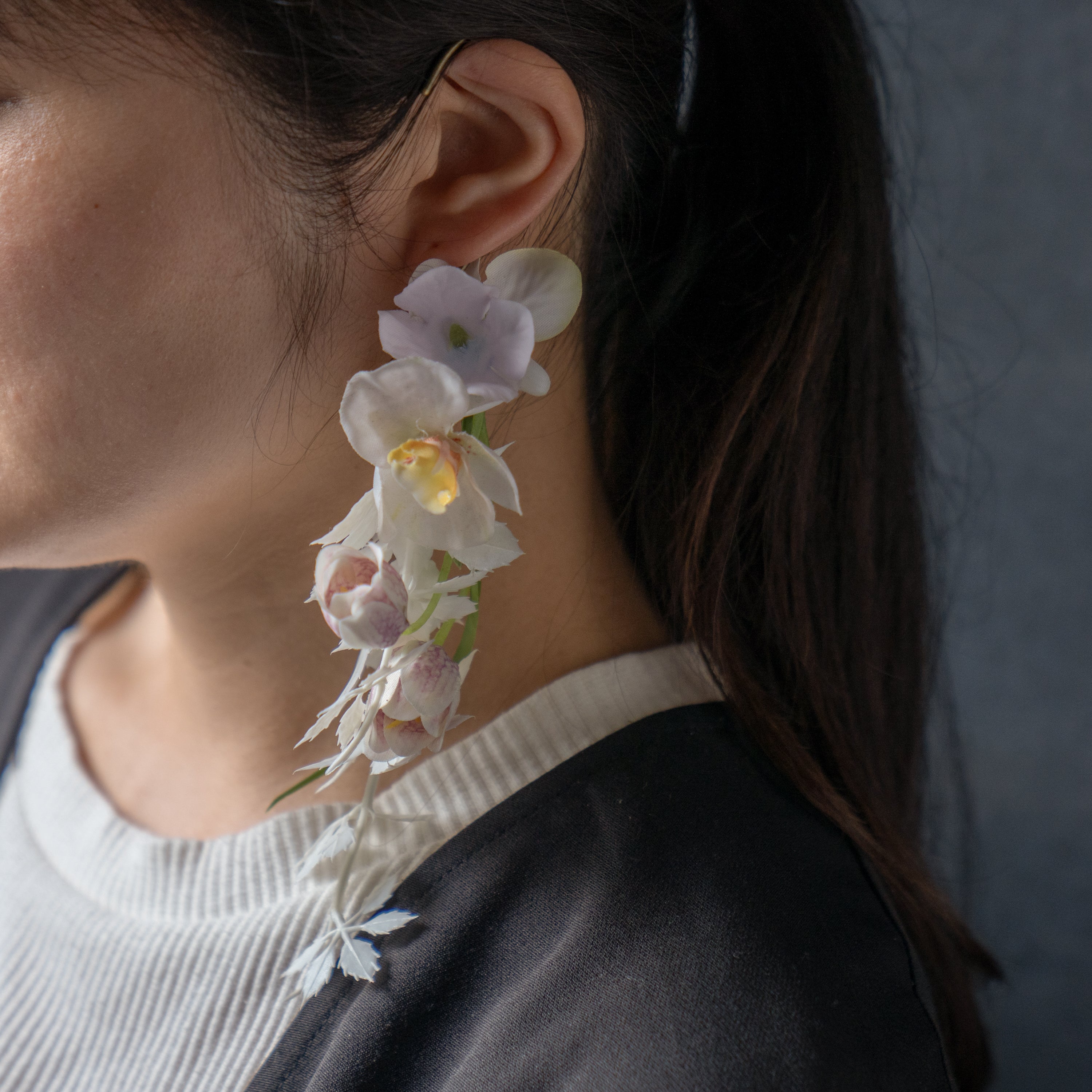 アーティフィシャルフラワーイヤーフック/イヤーカフ white