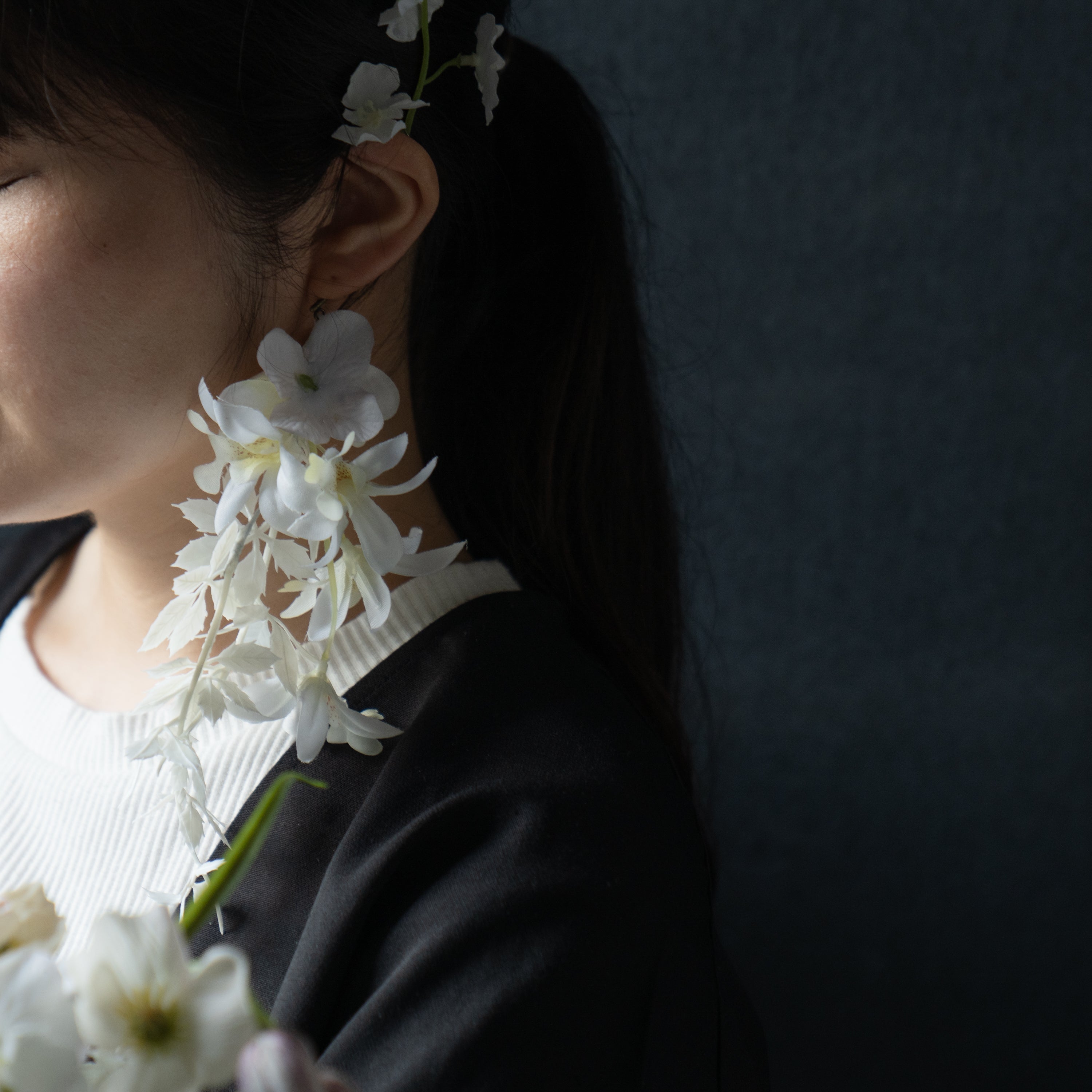 アーティフィシャルフラワーイヤーフック/イヤーカフ white