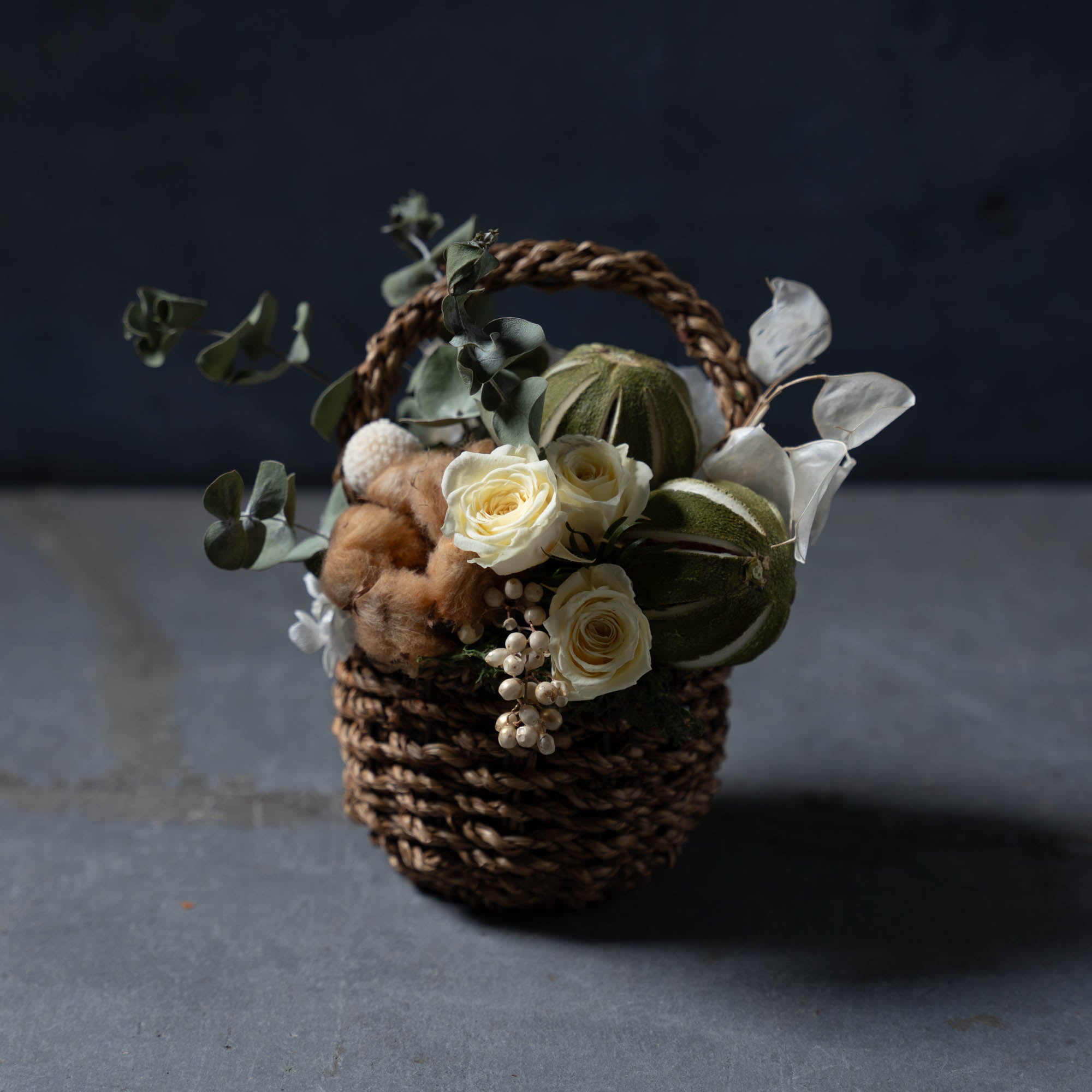 やわらかな色合いのBasketドライフラワーアレンジメント