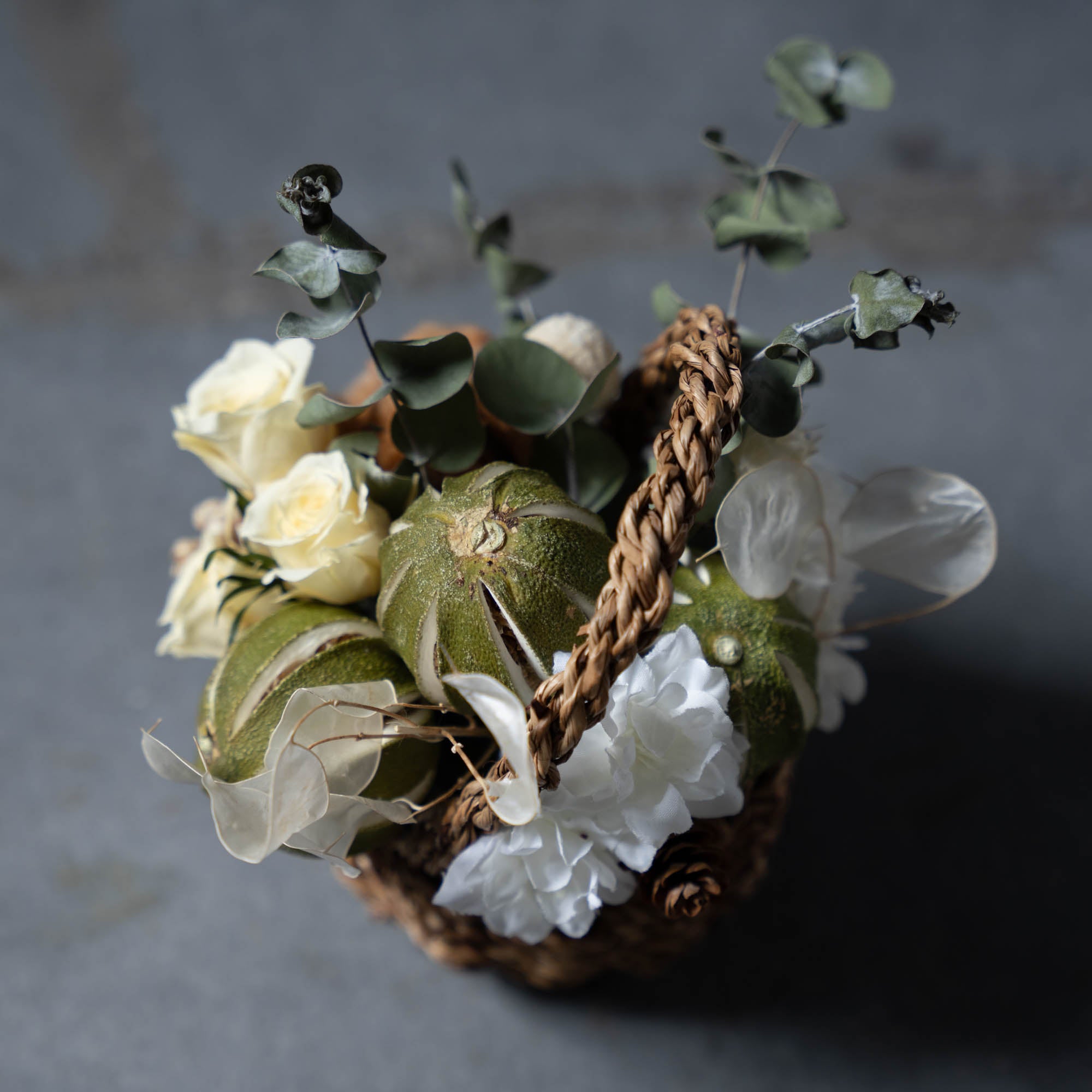 やわらかな色合いのBasketドライフラワーアレンジメント