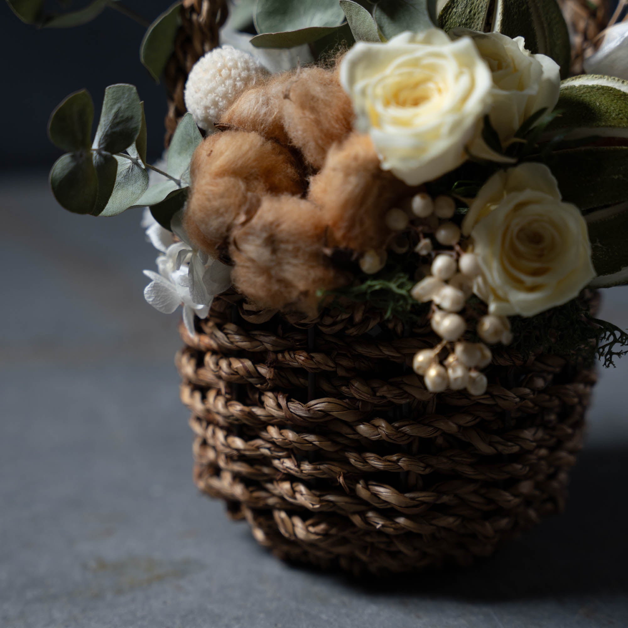 やわらかな色合いのBasketドライフラワーアレンジメント