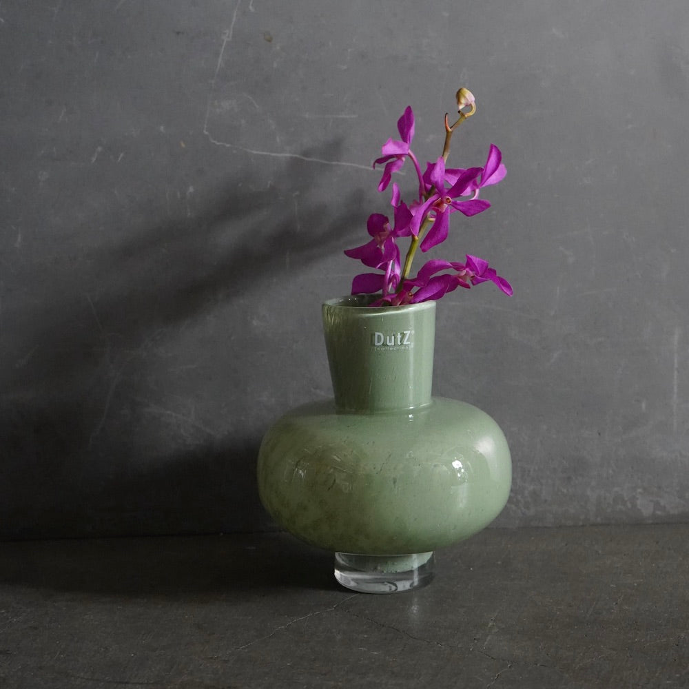 DutZ Collection ガラスベース VASE MODEST PISTACHIO