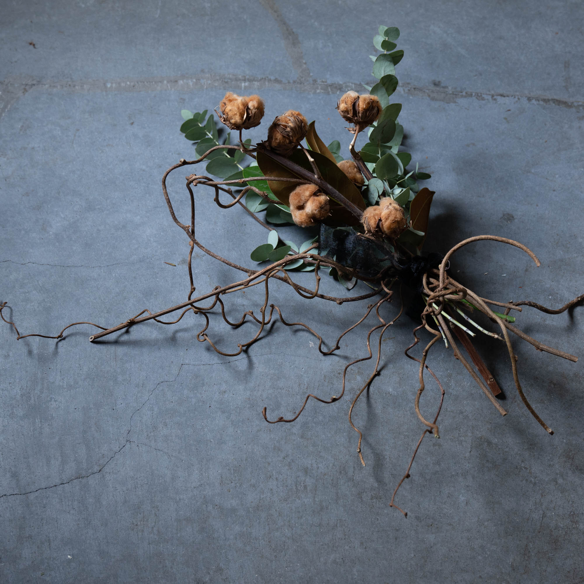 ユーカリとコットンフワラーのスワッグ