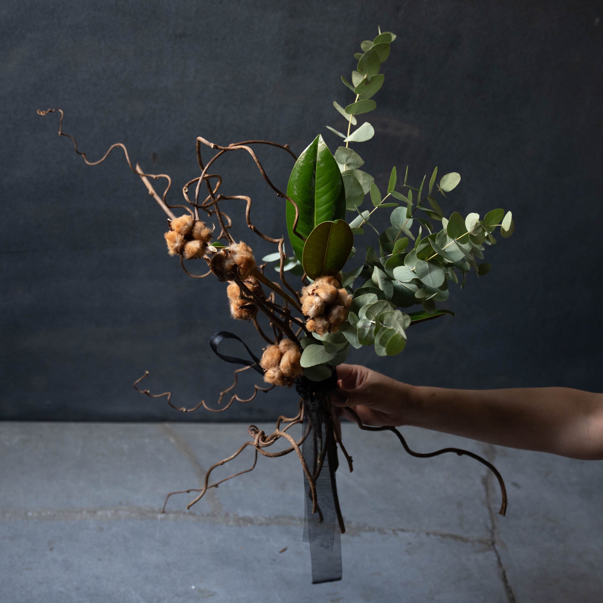 ユーカリとコットンフワラーのスワッグ