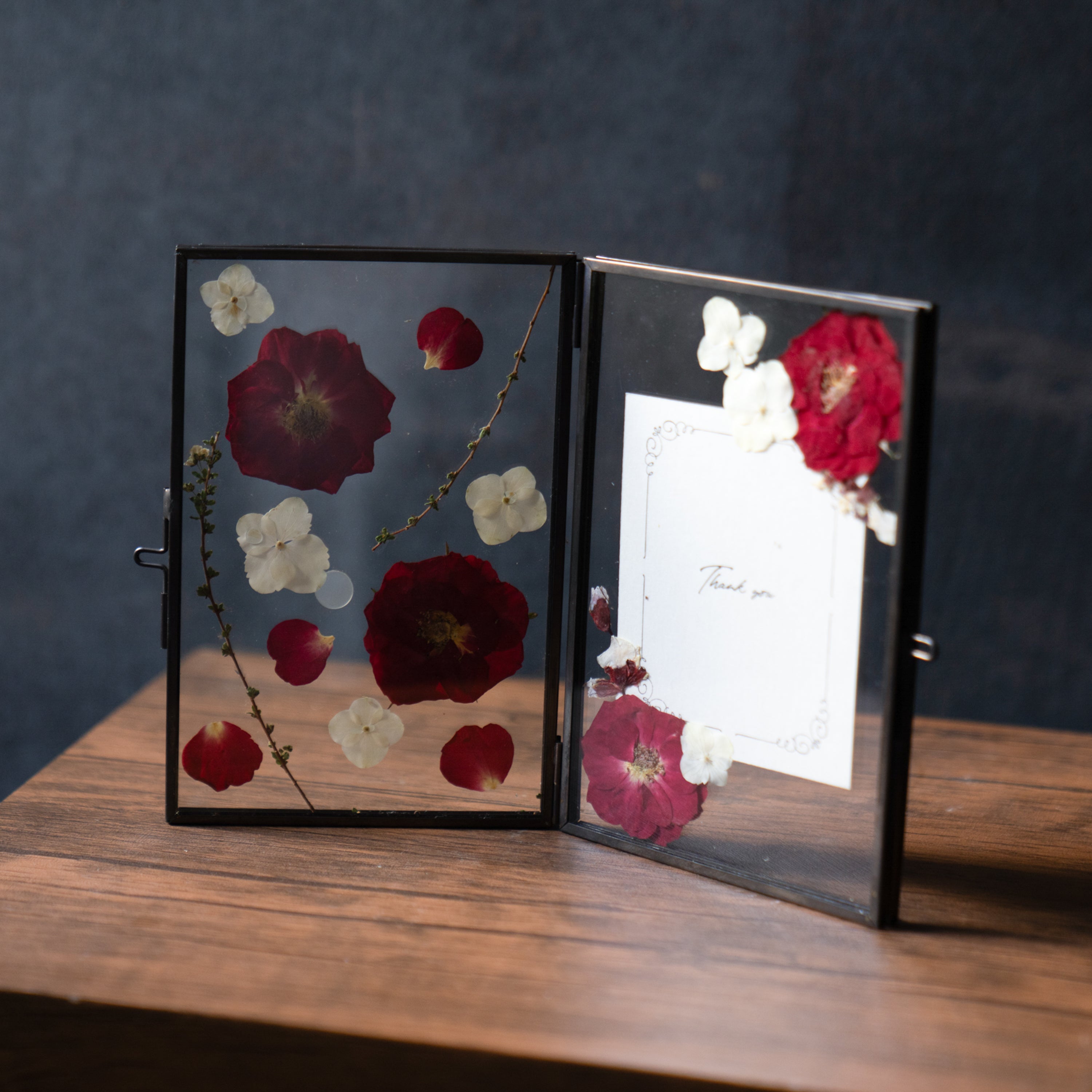 【母の日ギフトにおすすめ】プレスフラワー 真鍮・ガラスフレームL「Thank you」レッド×ホワイト