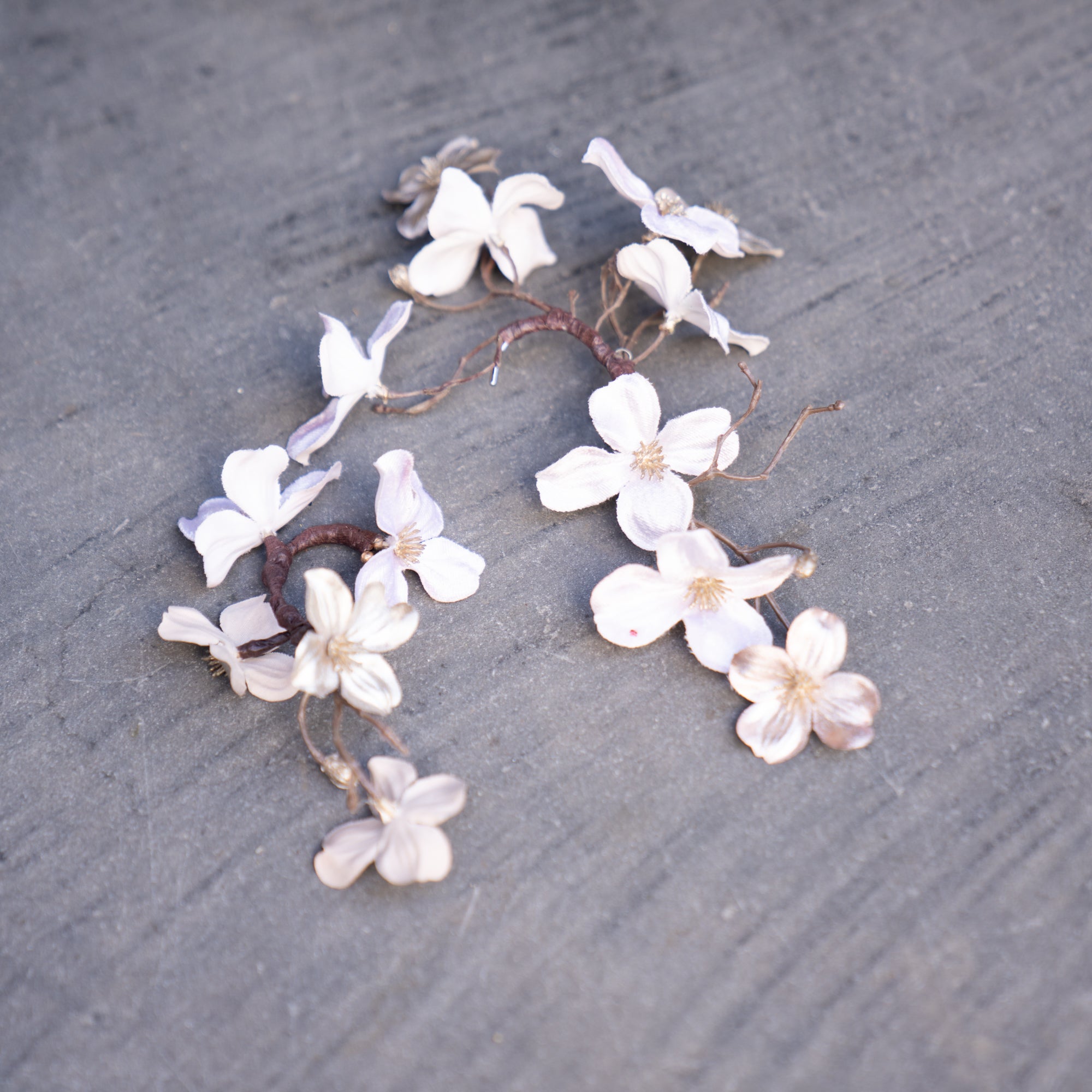 アーティフィシャルフラワーイヤーフック/イヤーカフ natural