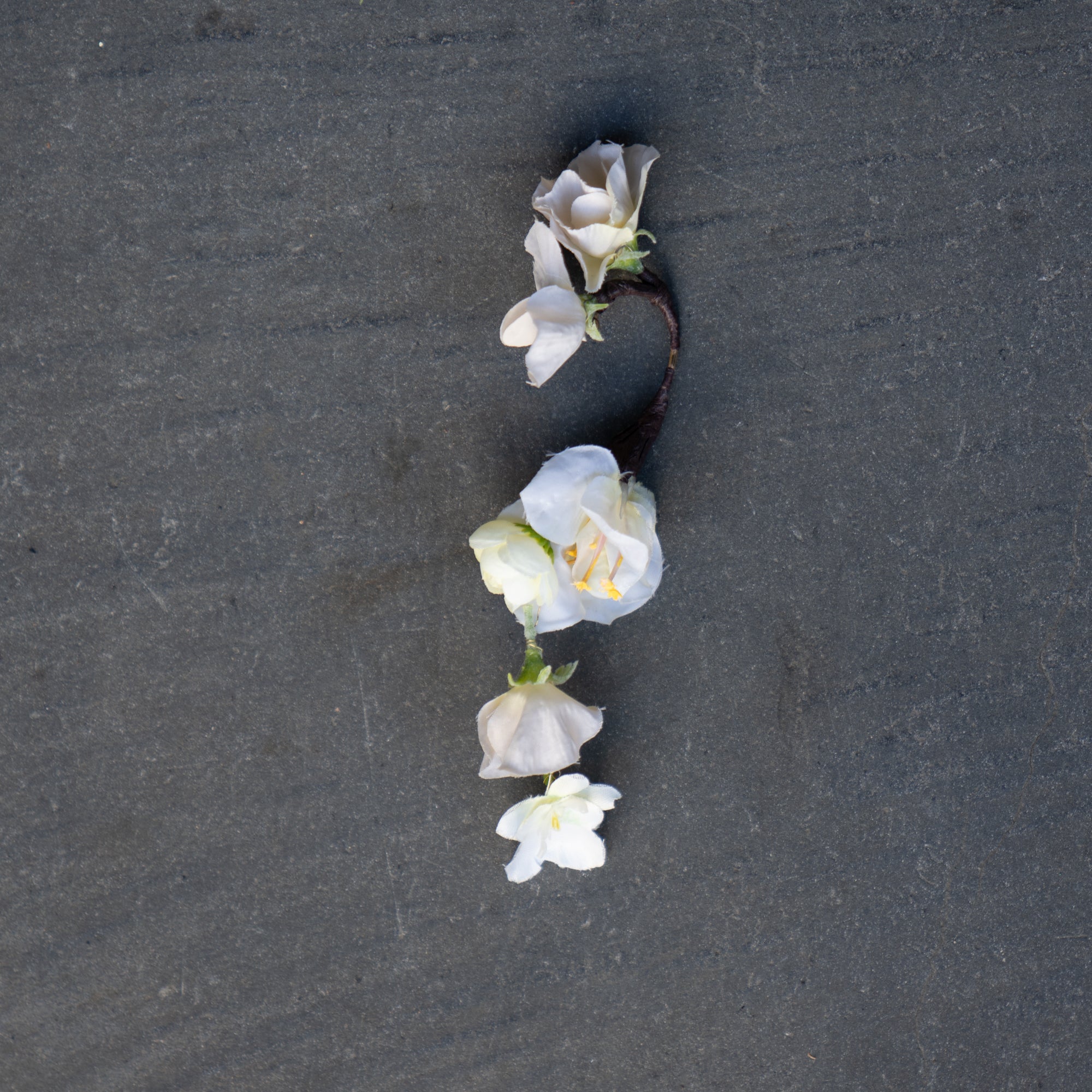 アーティフィシャルフラワーイヤーフック/イヤーカフ natural