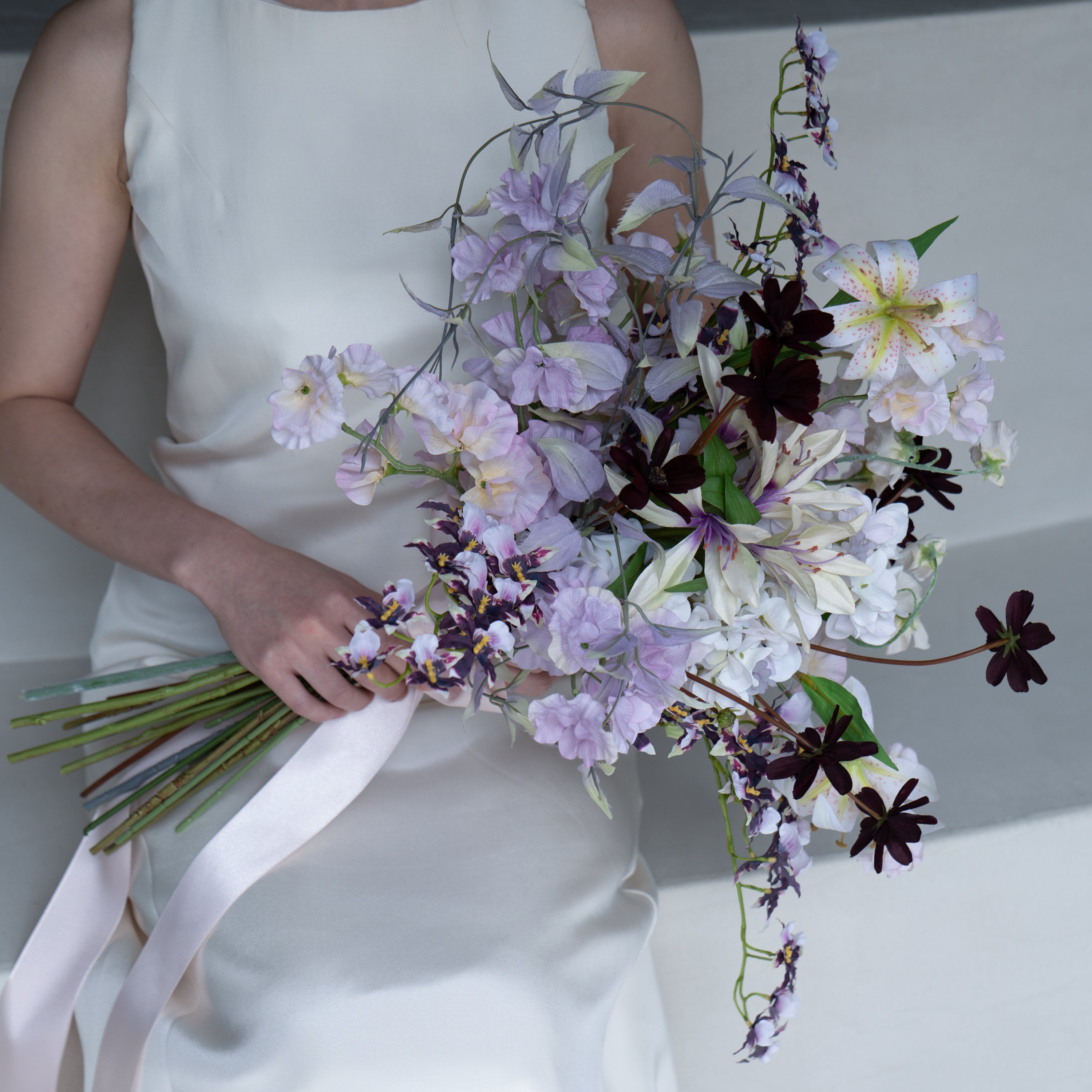 上品に揺れるパープルブーケ