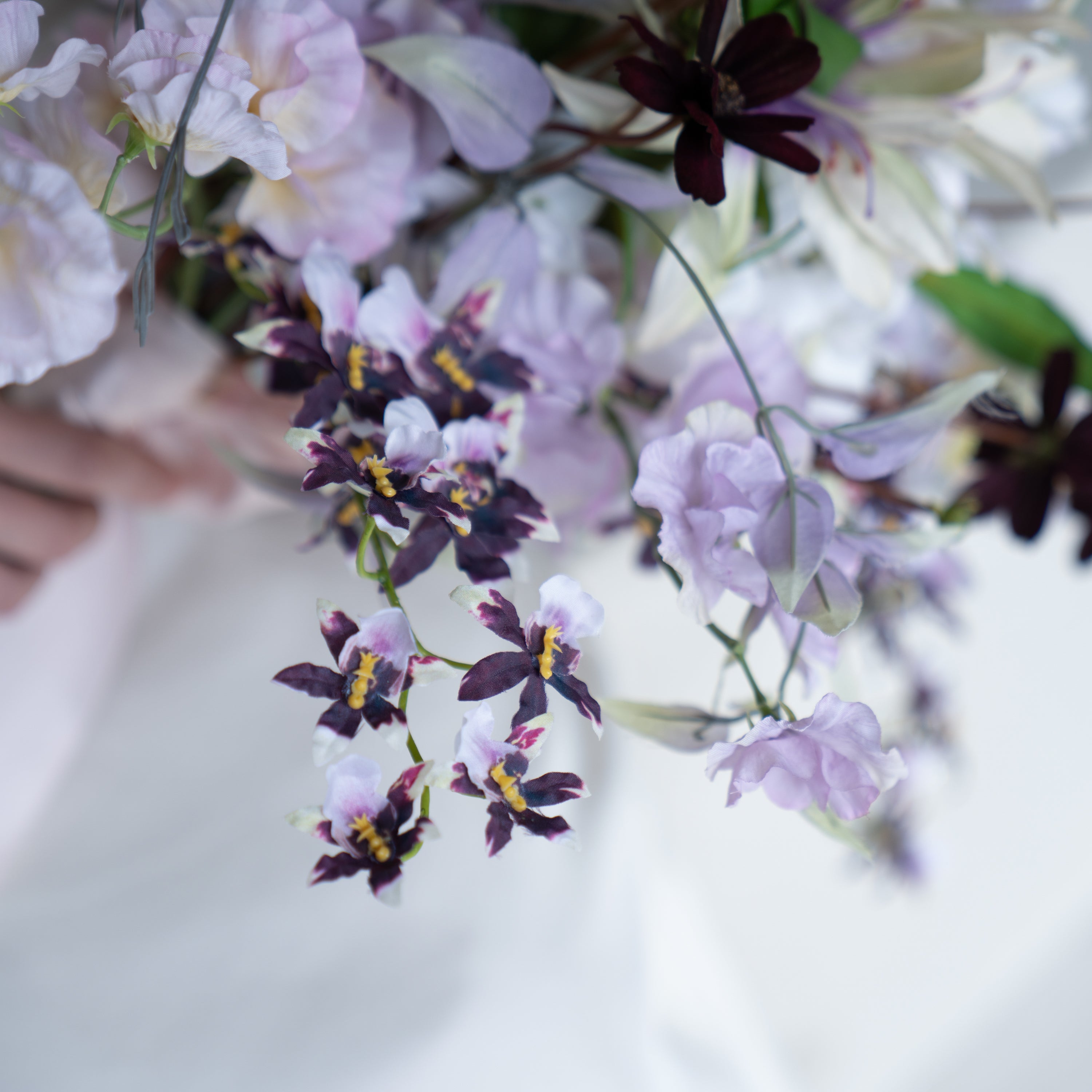 上品に揺れるパープルブーケ