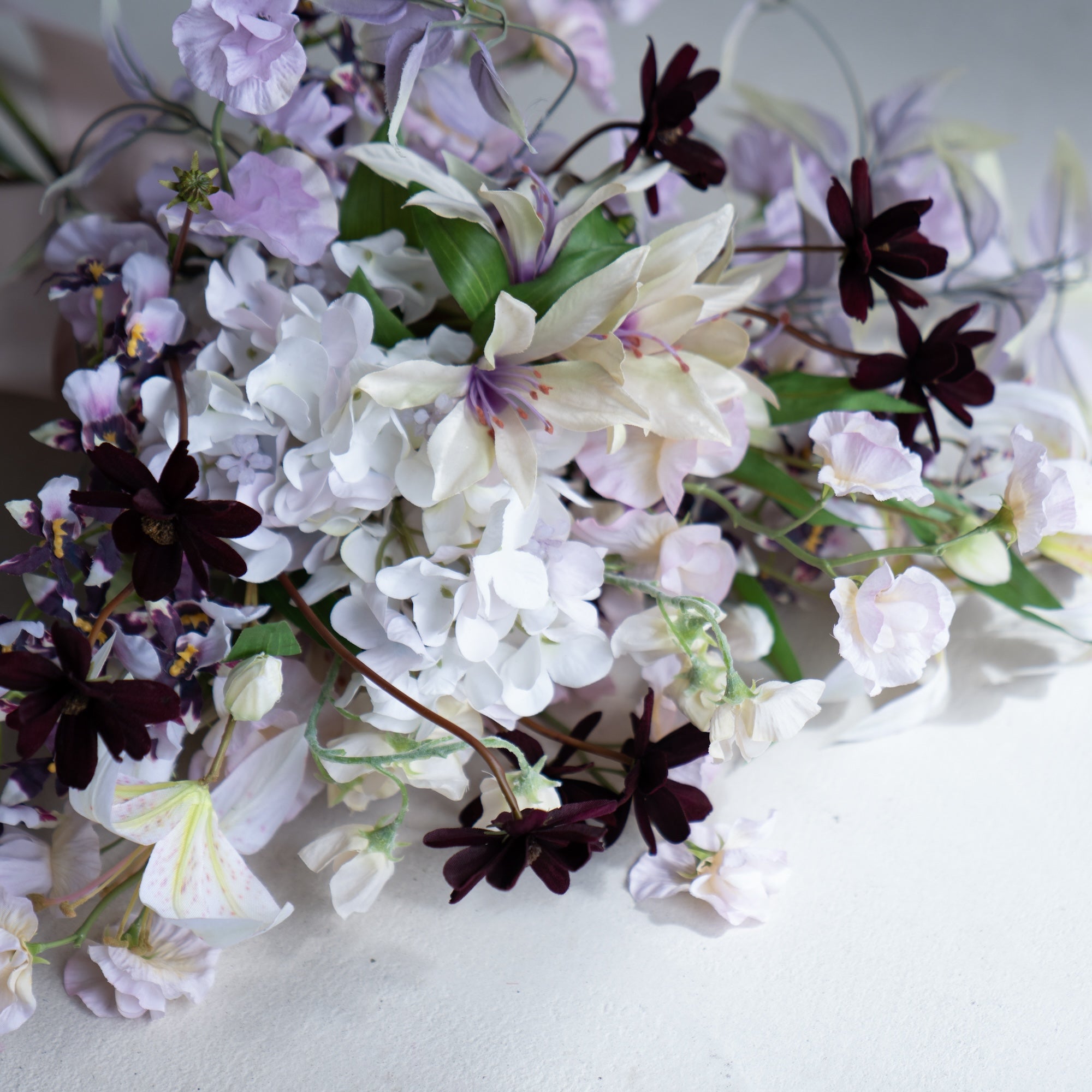 上品に揺れるパープルブーケ