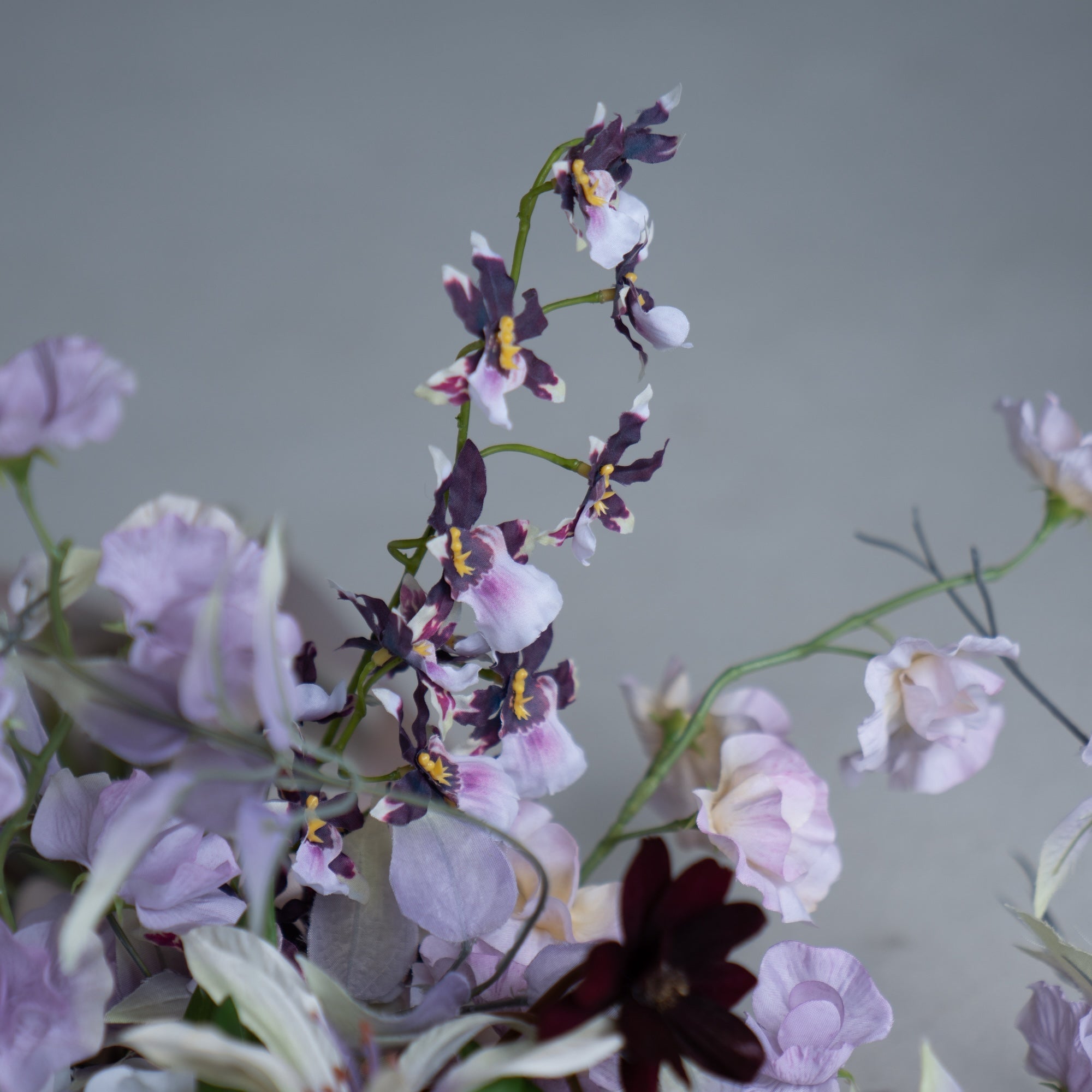 上品に揺れるパープルブーケ