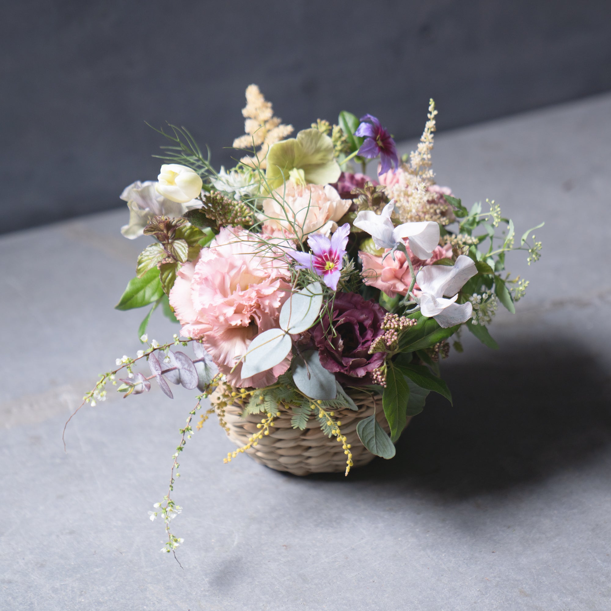 【入学・卒業・転職退職用におすすめ】季節のお花でフラワーアレンジメント Sサイズ