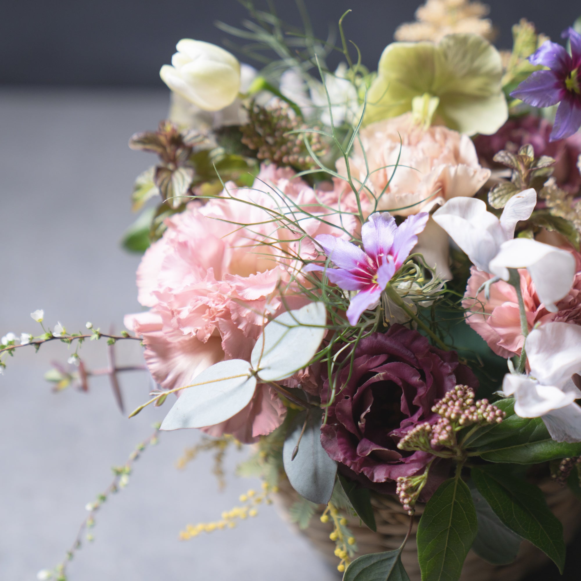 【入学・卒業・転職退職用におすすめ】季節のお花でフラワーアレンジメント Sサイズ