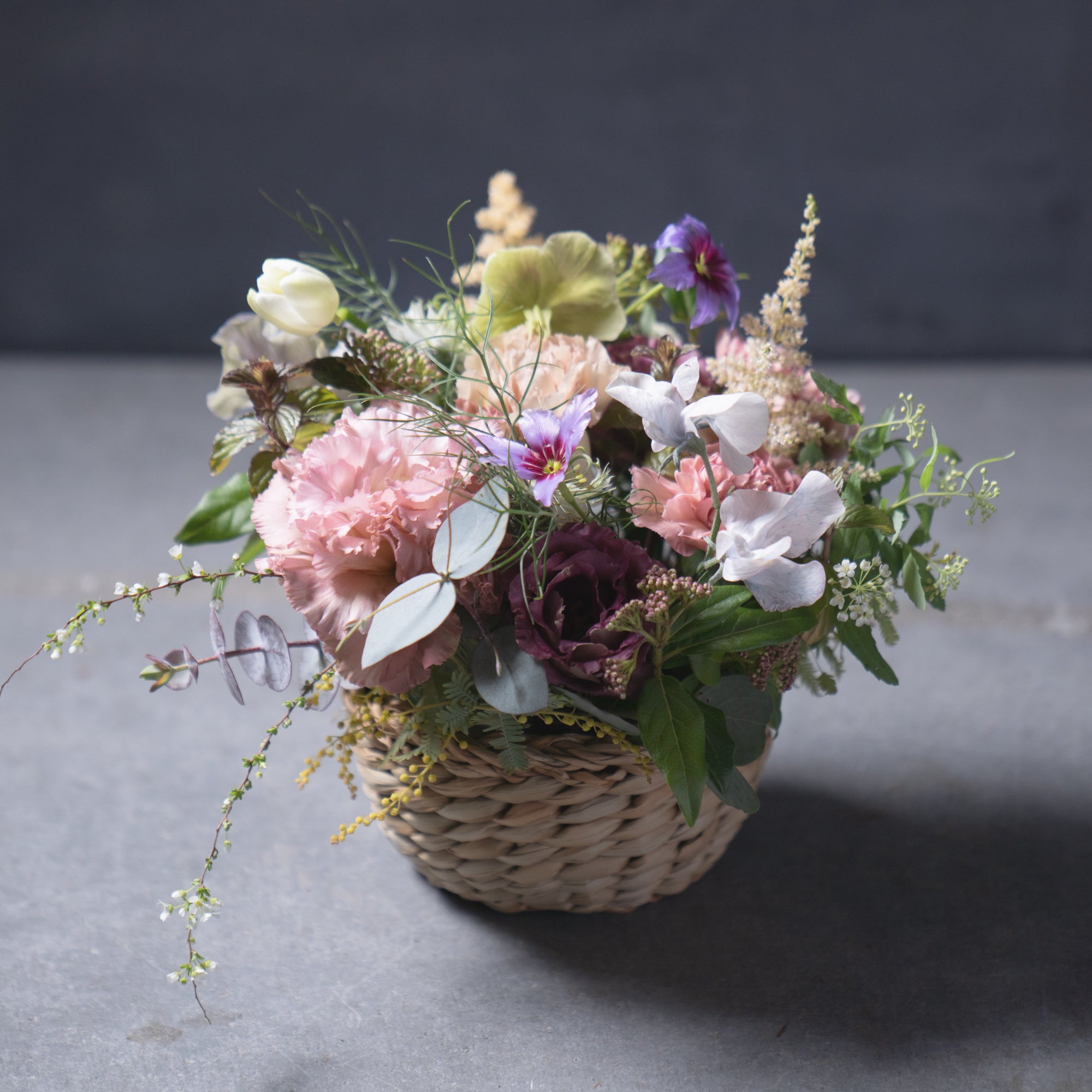 【入学・卒業・転職退職用におすすめ】季節のお花でフラワーアレンジメント Sサイズ