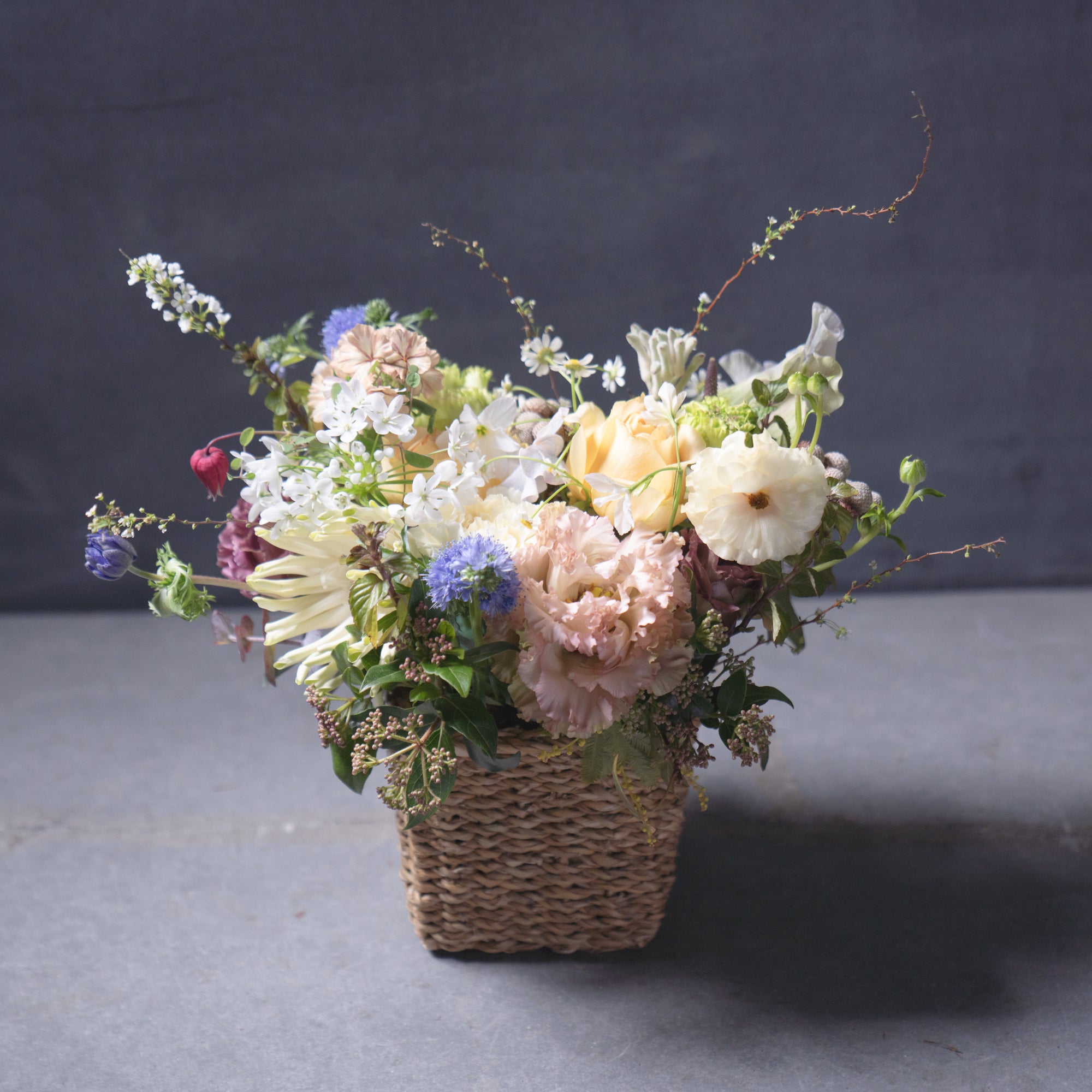 季節のお花でフラワーアレンジメント Lサイズ