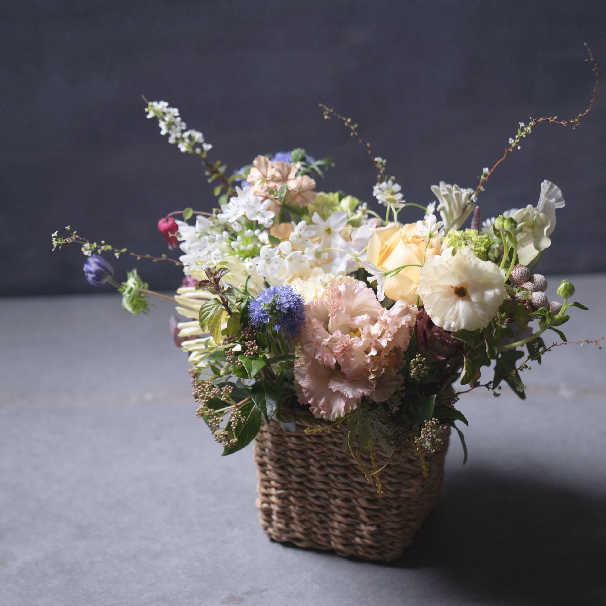 季節のお花でフラワーアレンジメント Lサイズ