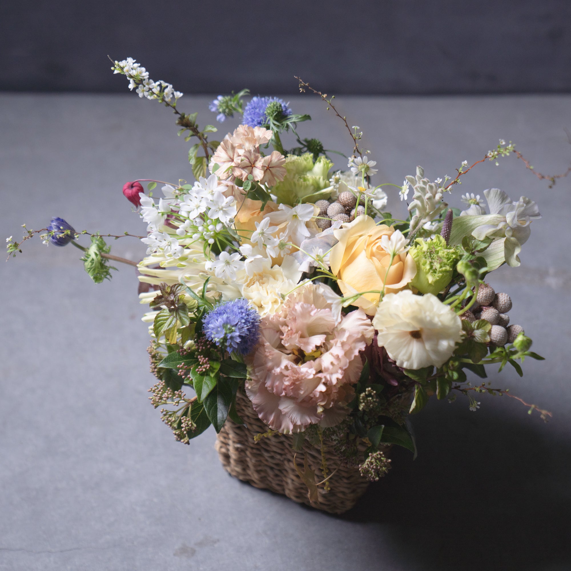 季節のお花でフラワーアレンジメント Lサイズ