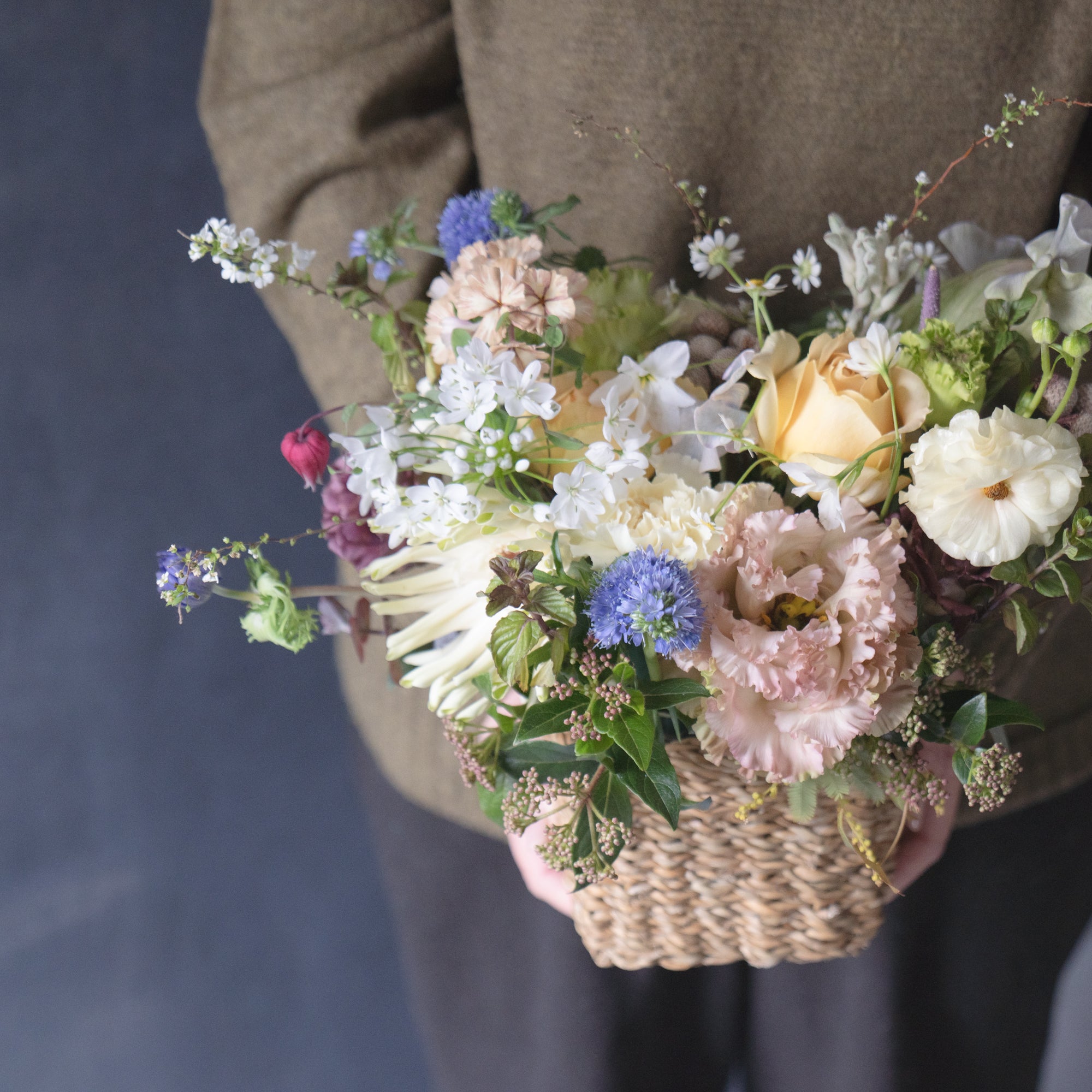 季節のお花でフラワーアレンジメント Lサイズ