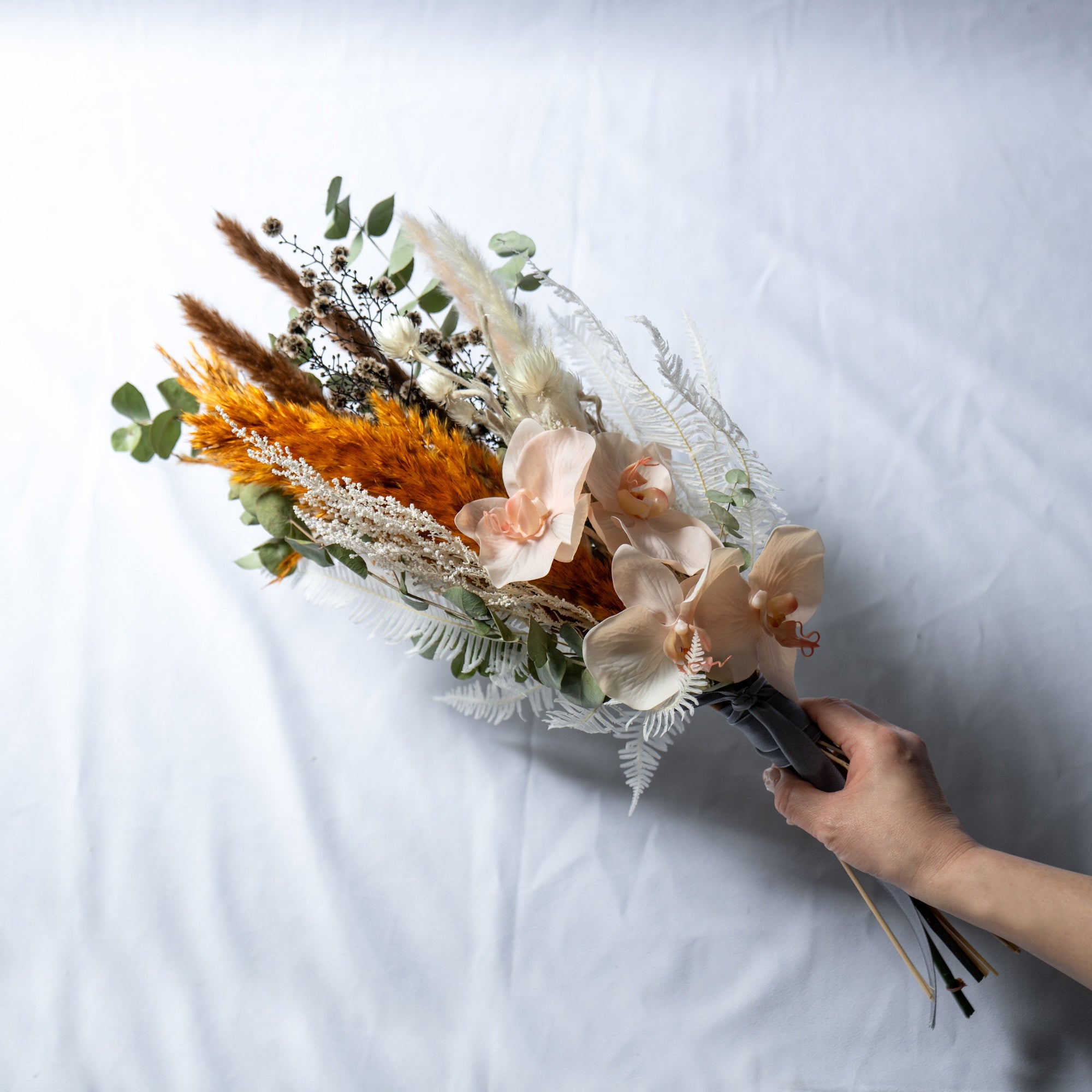 ベビーピンクの胡蝶蘭×ドライフラワーMIXブーケ