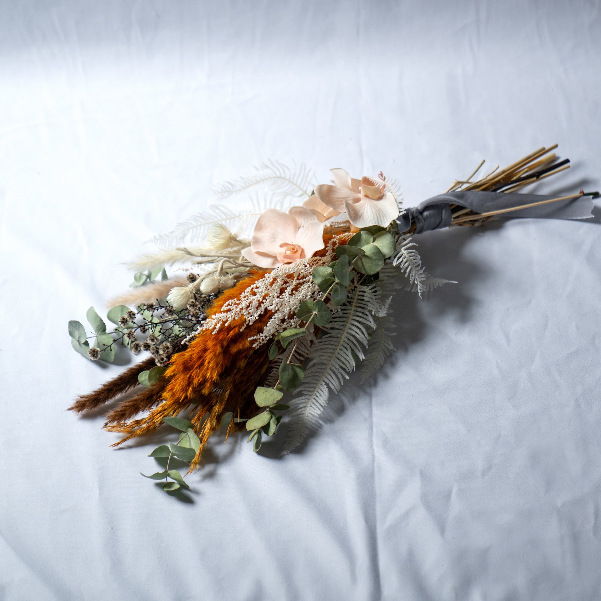 ベビーピンクの胡蝶蘭×ドライフラワーMIXブーケ