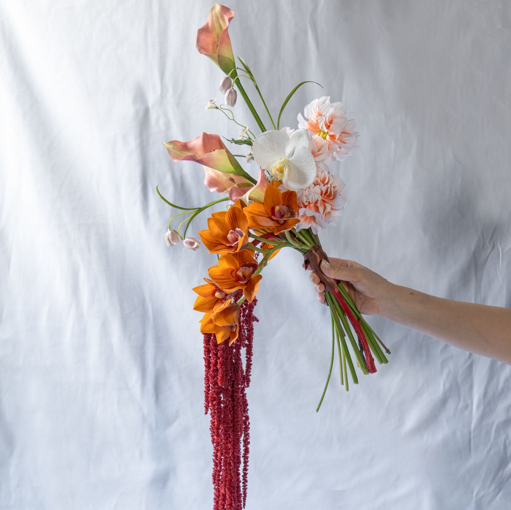 アマランサスとシンビジウムのドラマチックブーケ