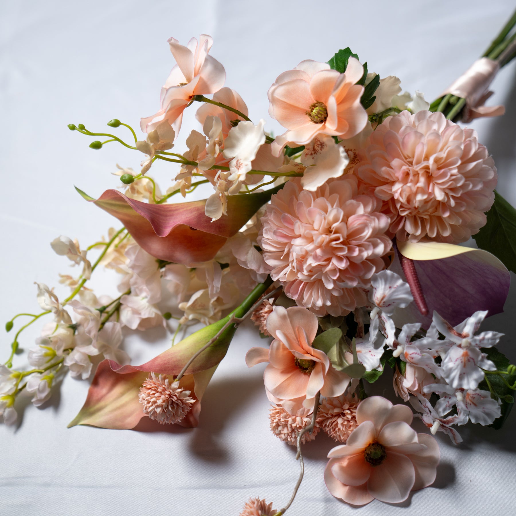 ピーチピンクの華やかブーケ