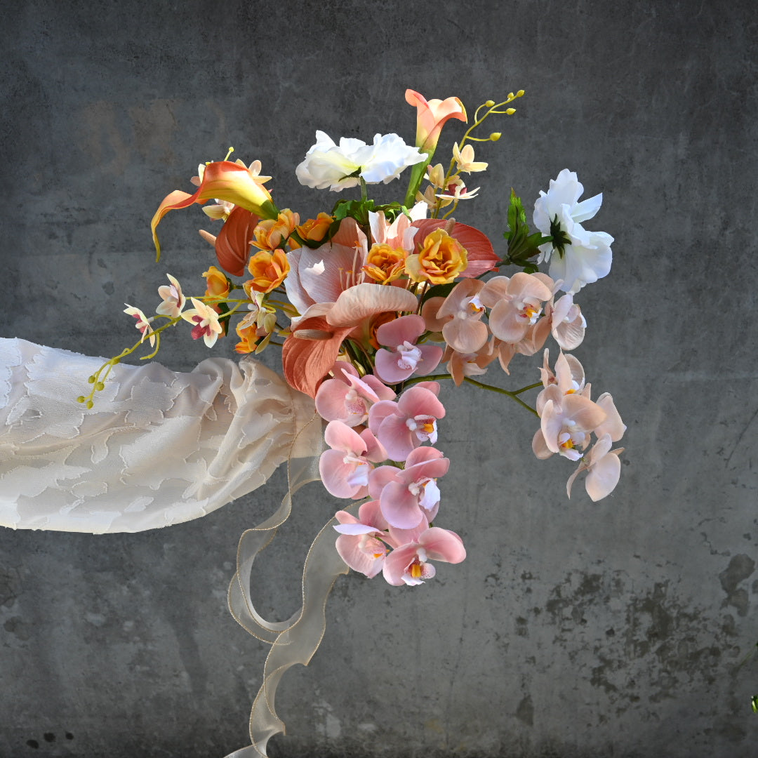 ピンク×オレンジの華やかブーケ