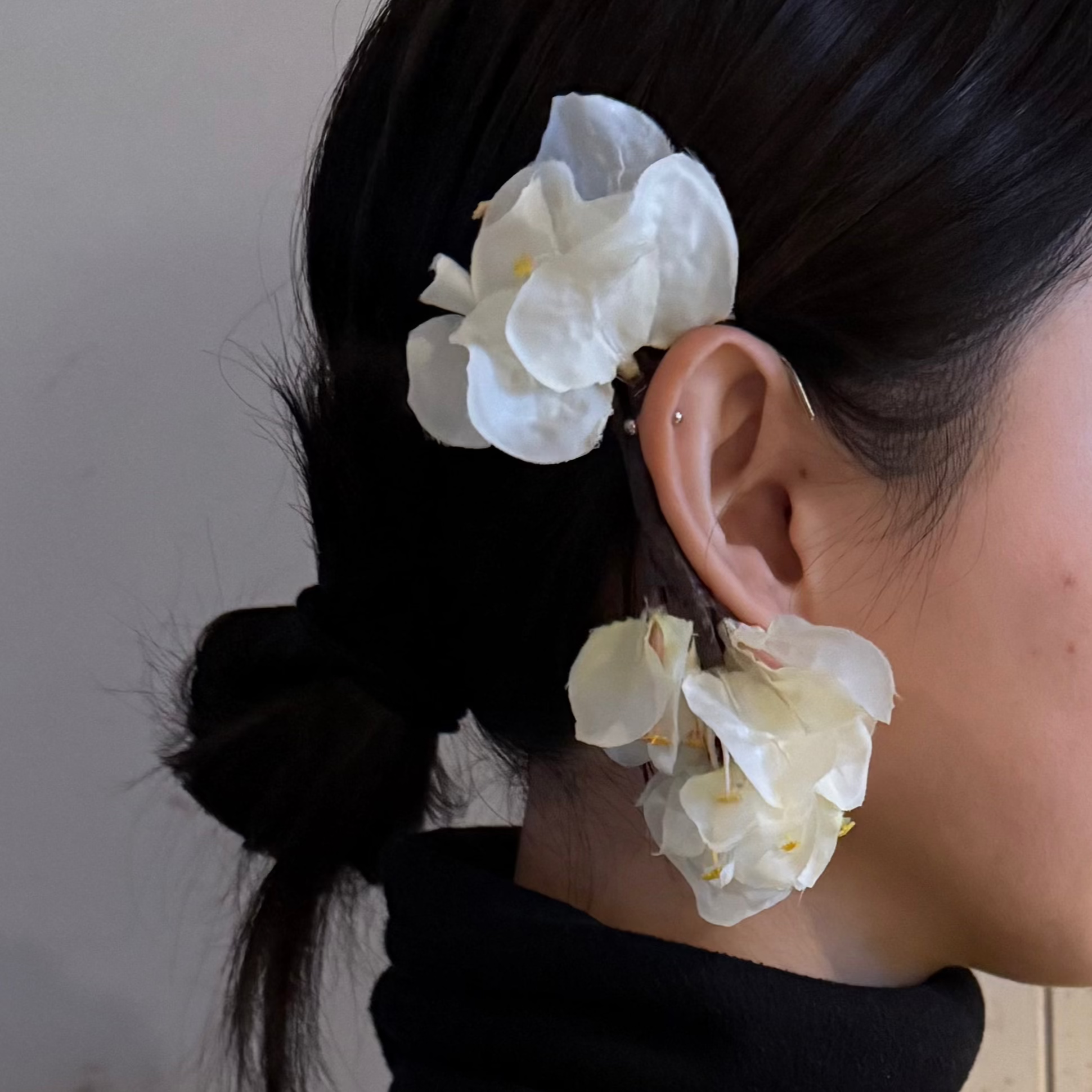 アーティフィシャルフラワーイヤーフック/イヤーカフ natural
