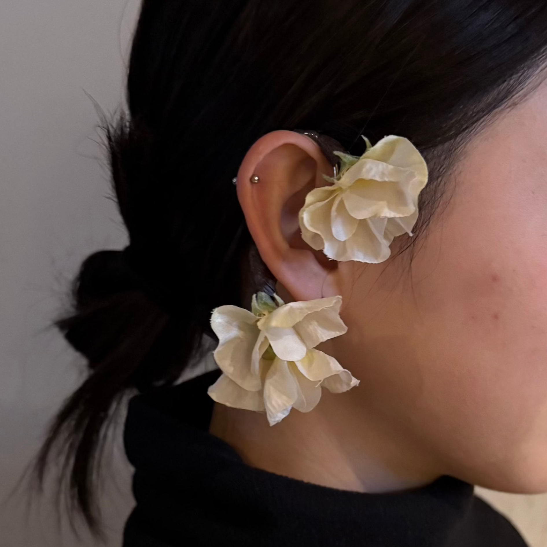 アーティフィシャルフラワーイヤーフック/イヤーカフ natural