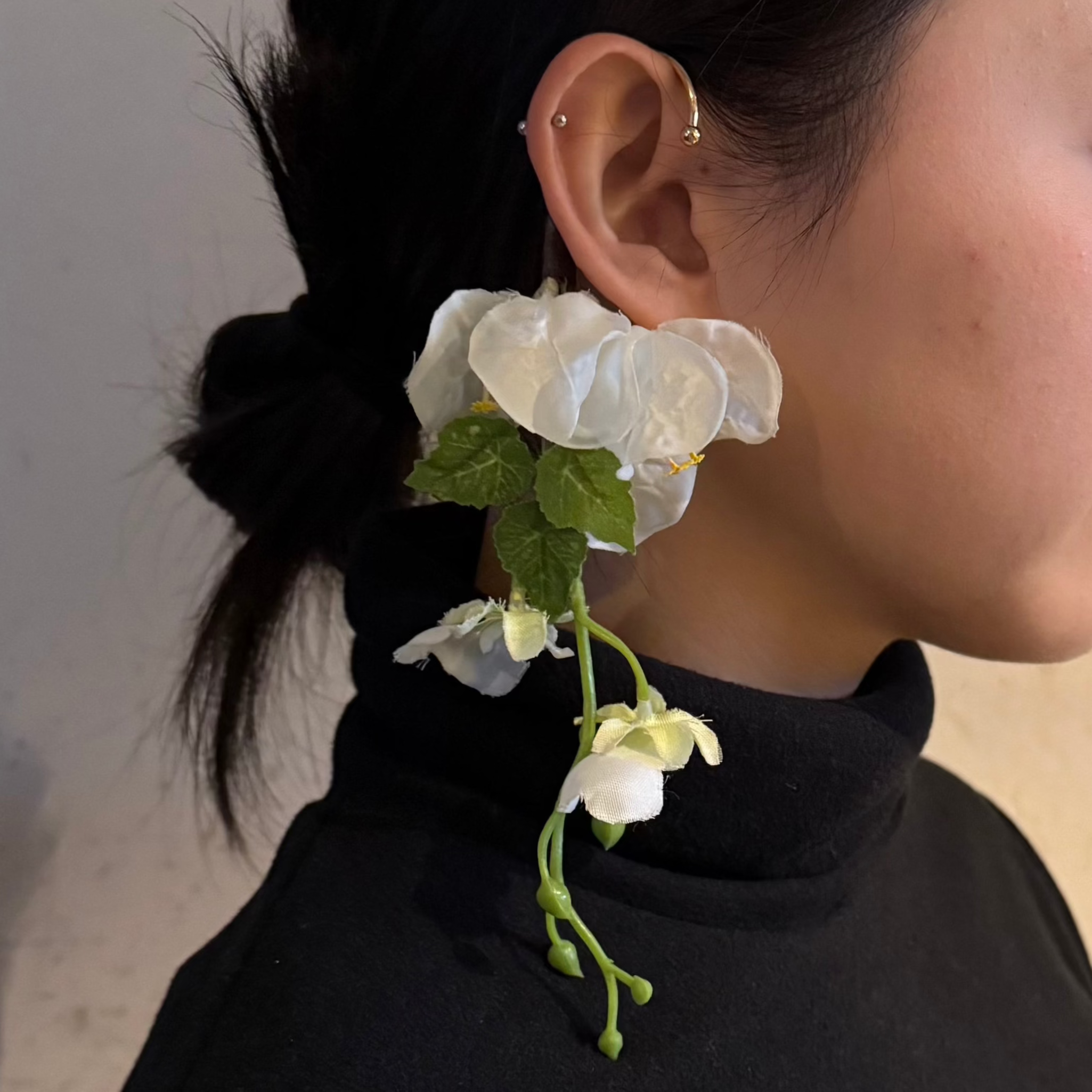 アーティフィシャルフラワーイヤーフック/イヤーカフ natural