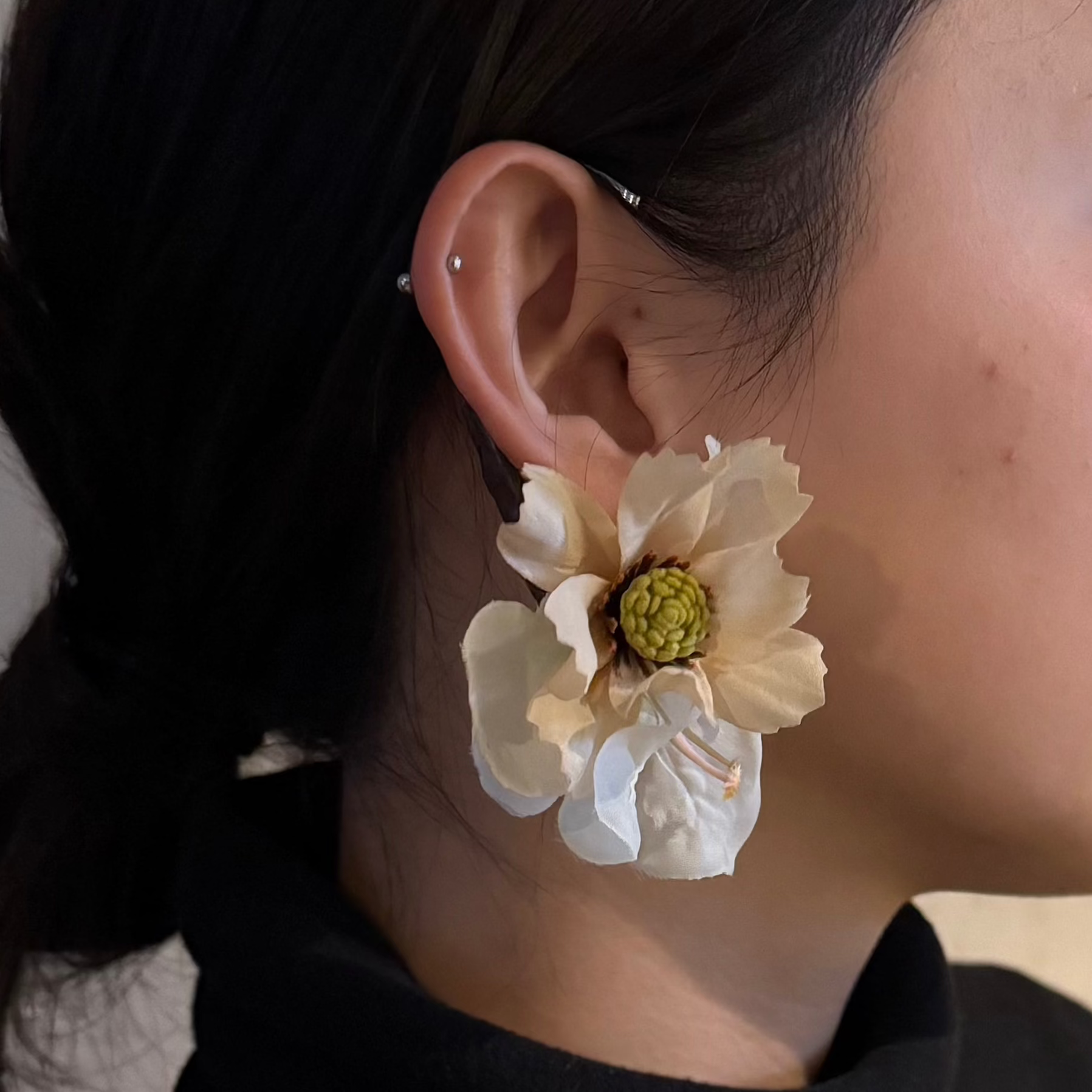 アーティフィシャルフラワーイヤーフック/イヤーカフ natural