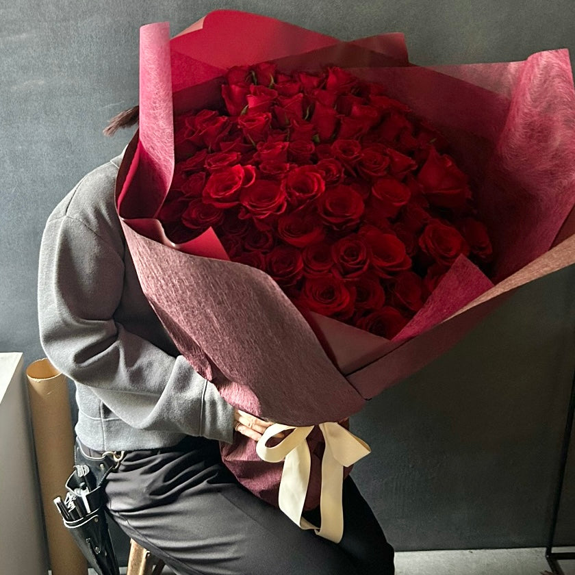 《プロポーズに》本数を選べる生花の赤バラブーケ