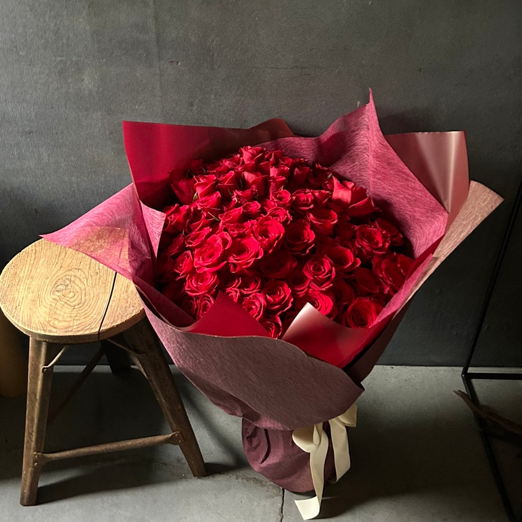 《プロポーズに》本数を選べる生花の赤バラブーケ