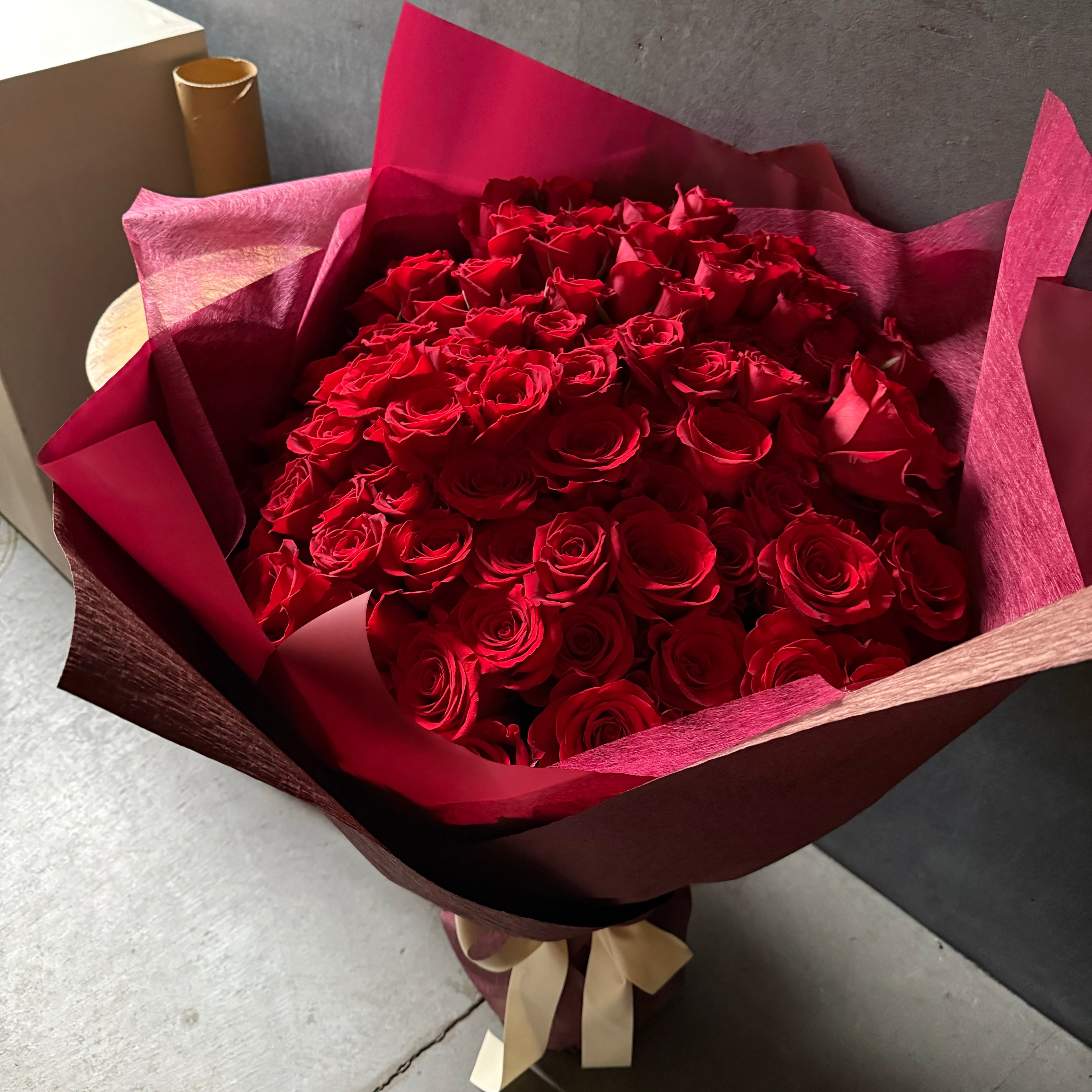 《プロポーズに》本数を選べる生花の赤バラブーケ