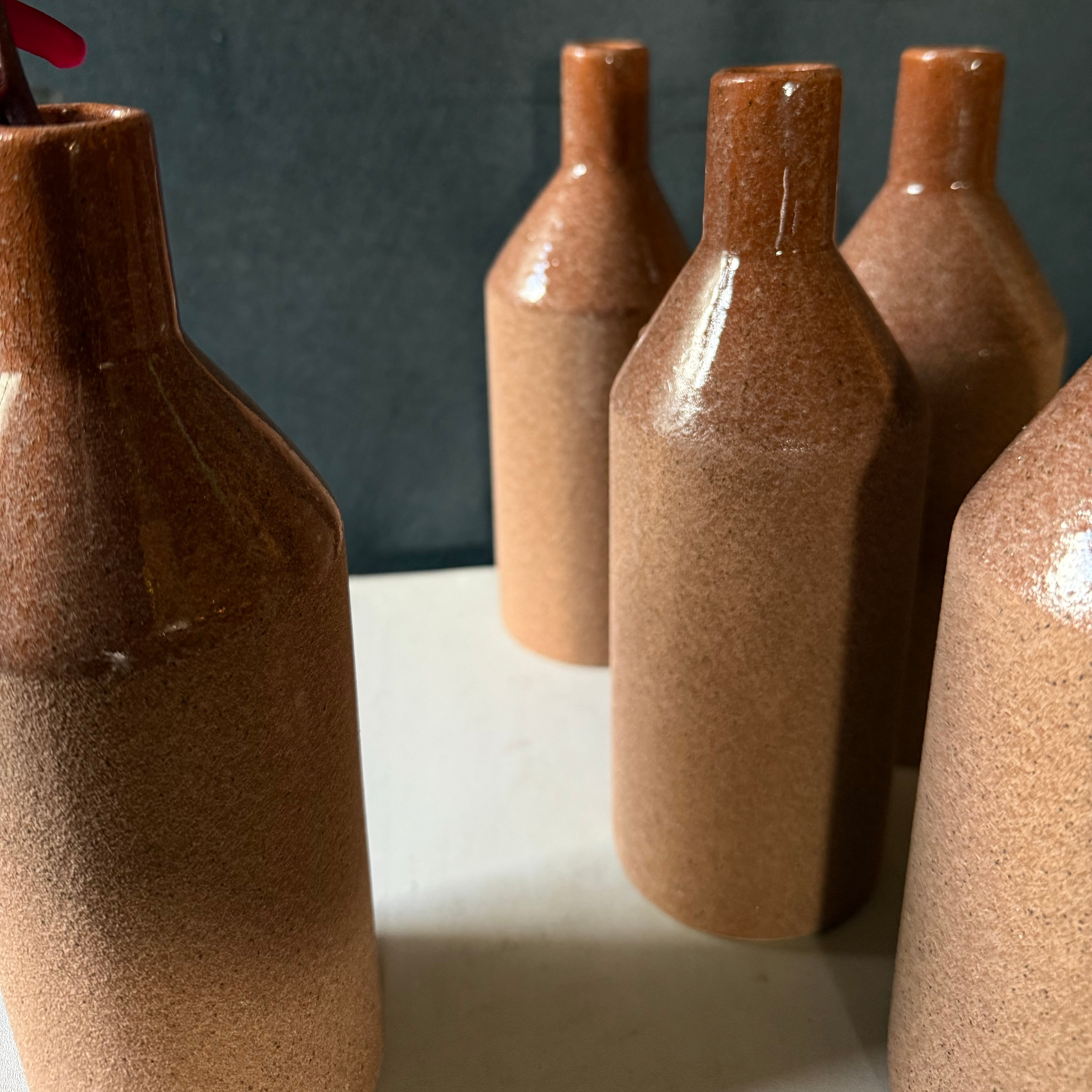 テラコッタ色のフラワーベース