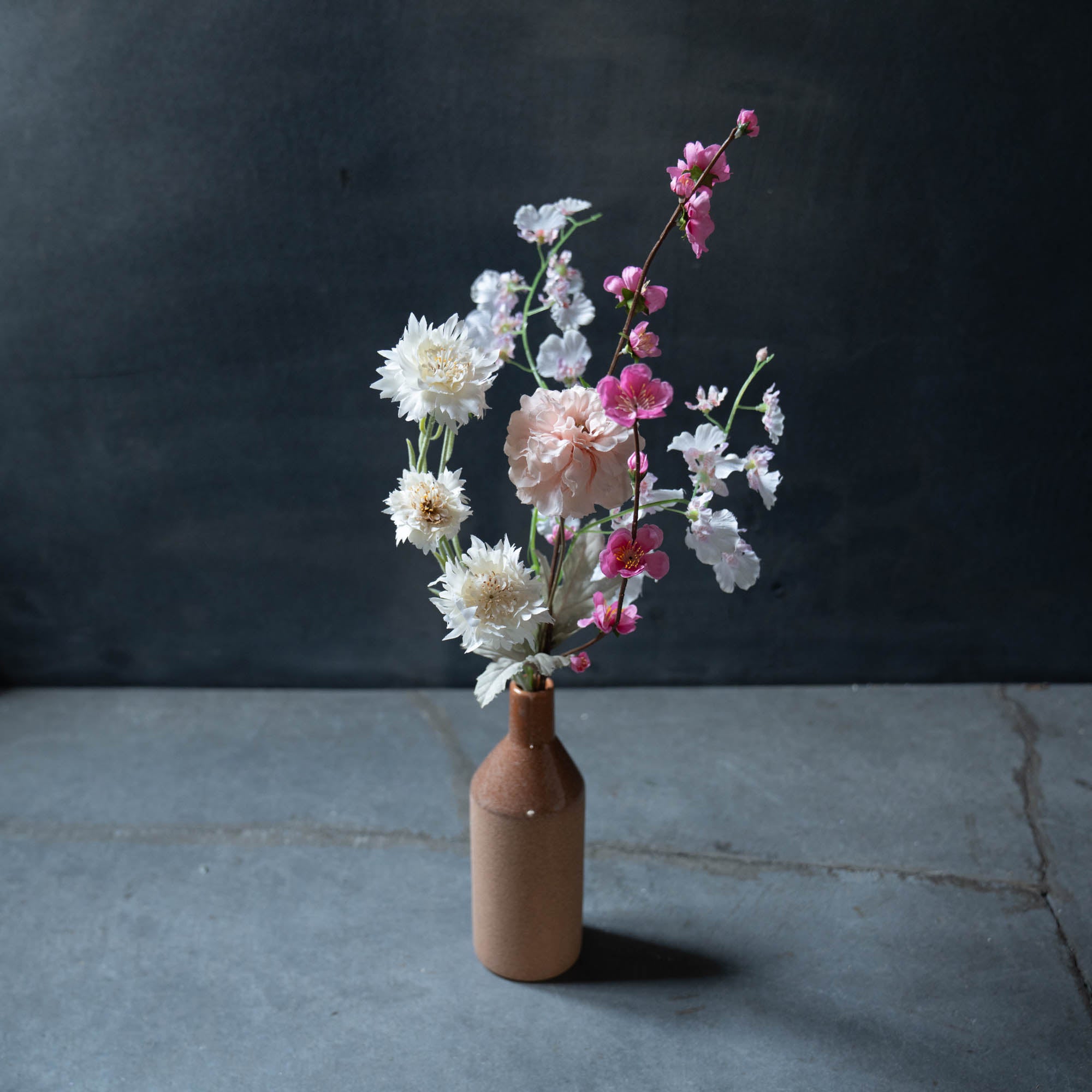 《桃の節句におすすめ》テラコッタ色のフラワーベース × 桃となでしこのブーケSET