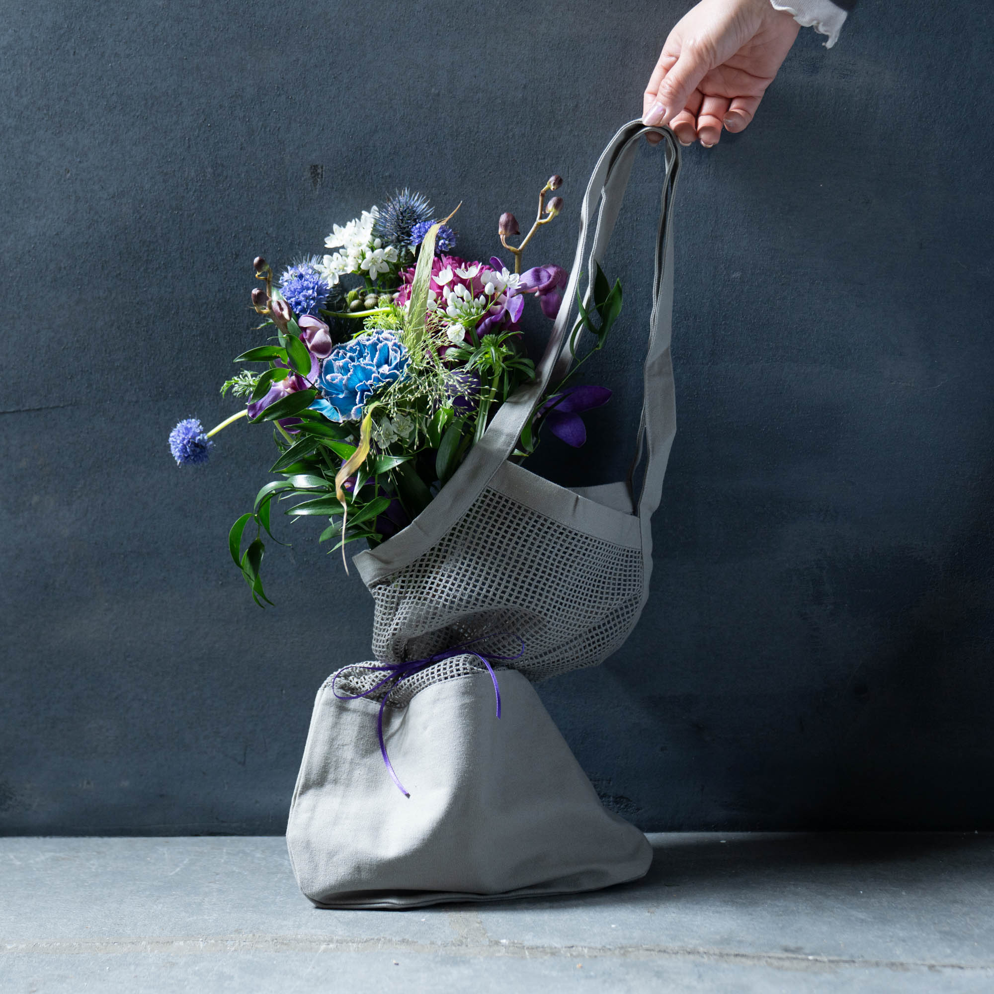 《母の日ギフトにおすすめ》コットンバッグ× 季節のおまかせ生花ブーケSET