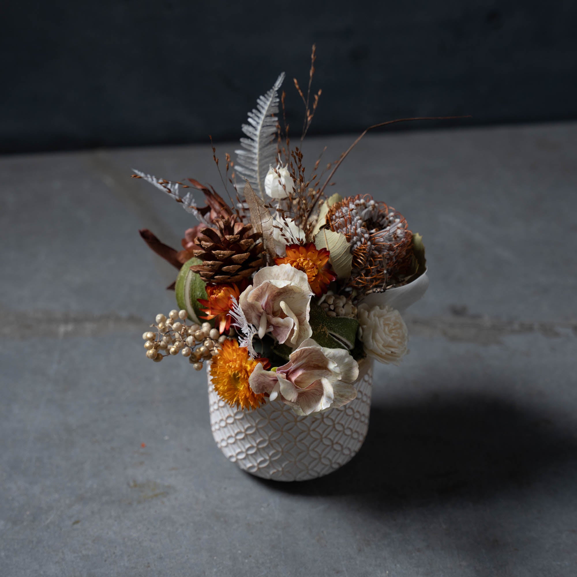 秋色のドライフラワーアレンジメント