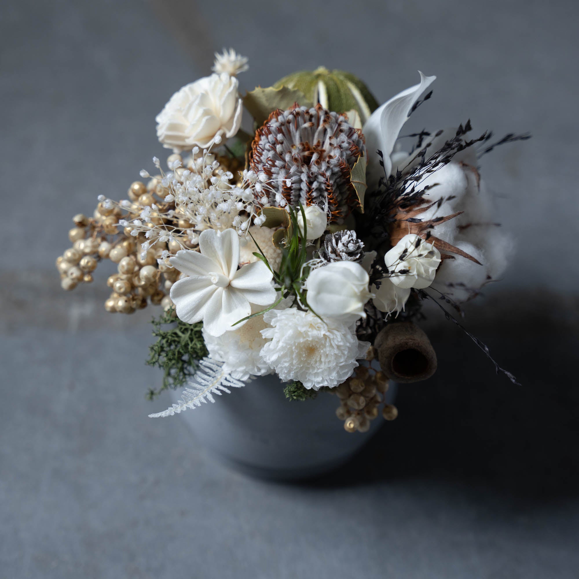 ドライフラワーのホワイトクリスマスアレンジメント