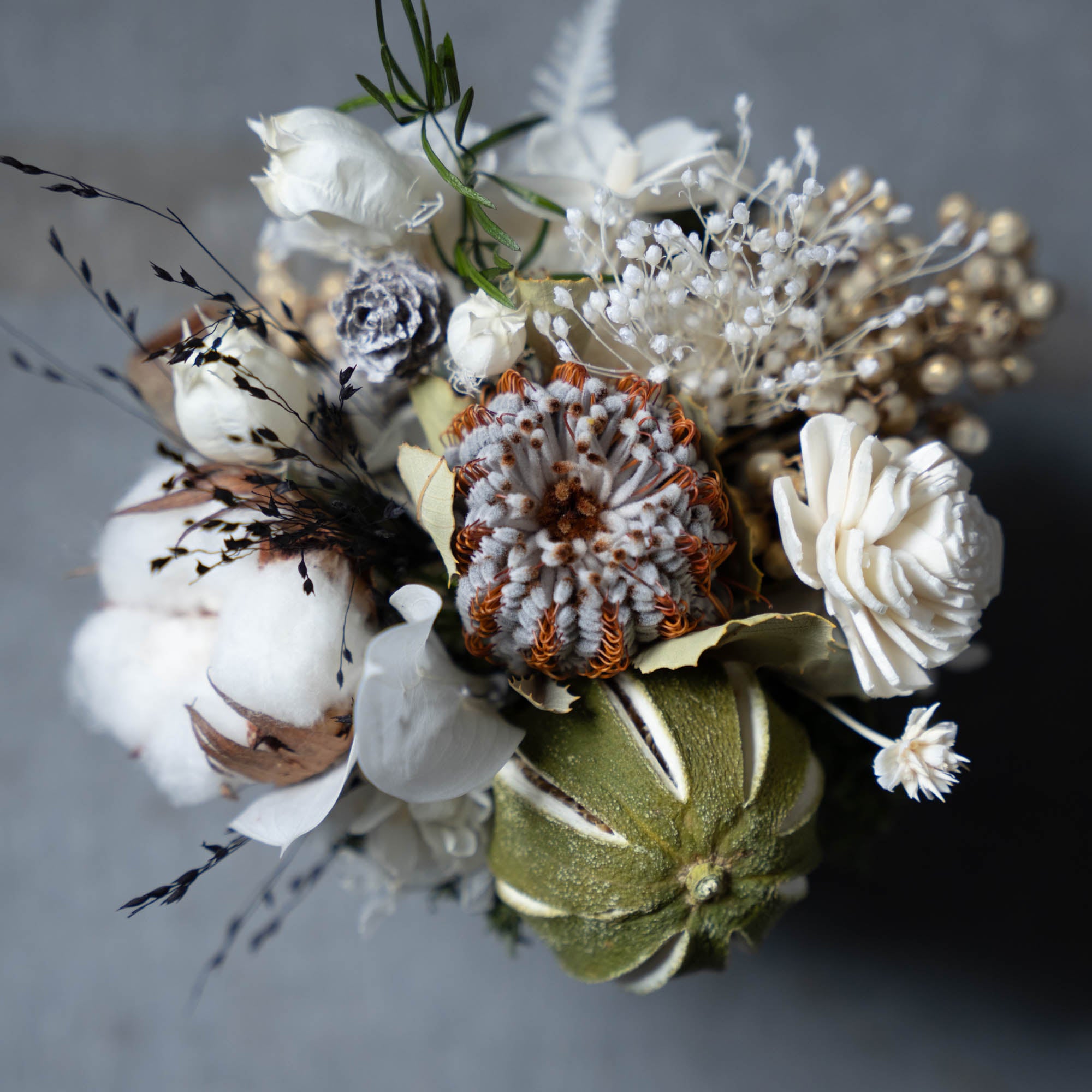 ドライフラワーのホワイトクリスマスアレンジメント