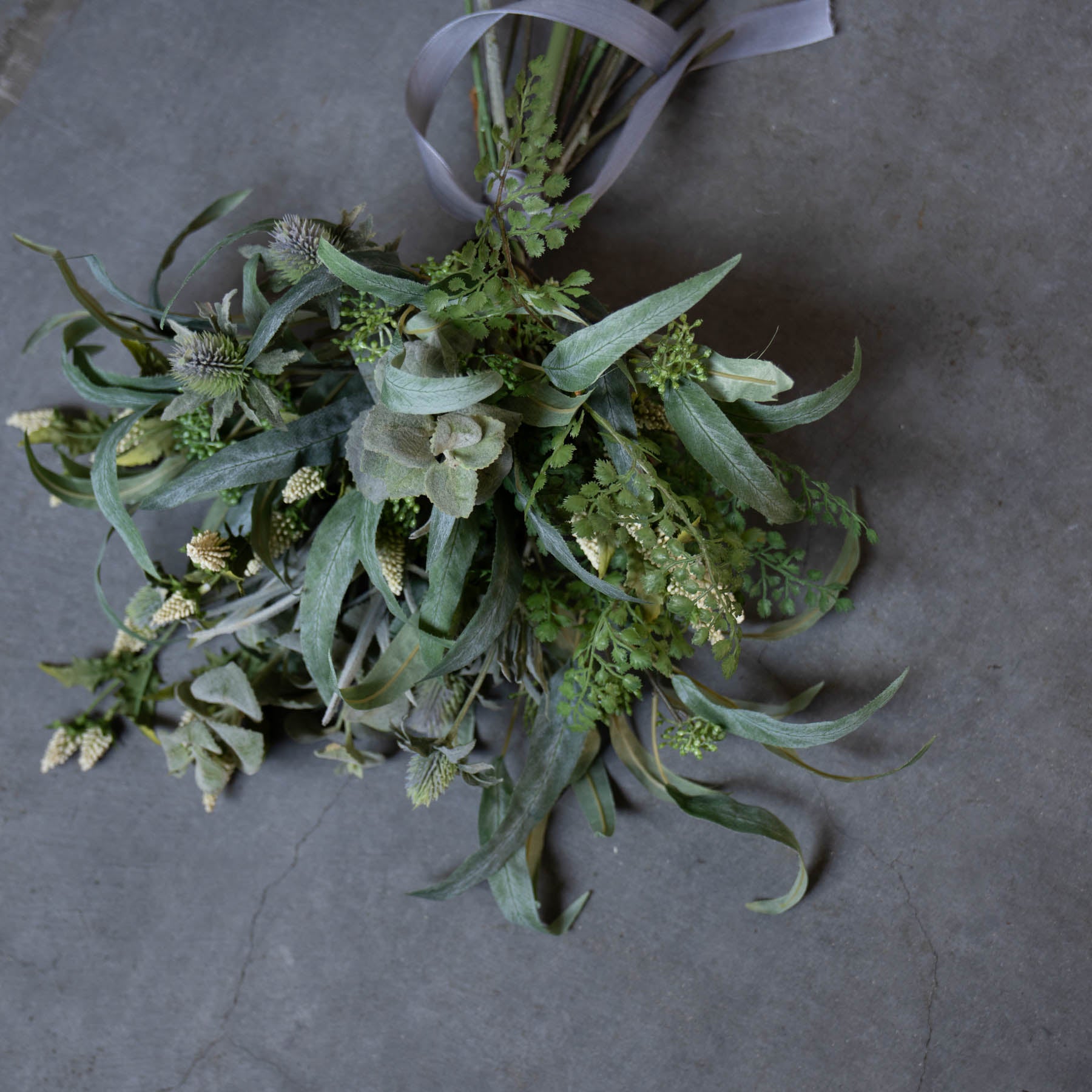 ボリュームたっぷりのナチュラルグリーンブーケ