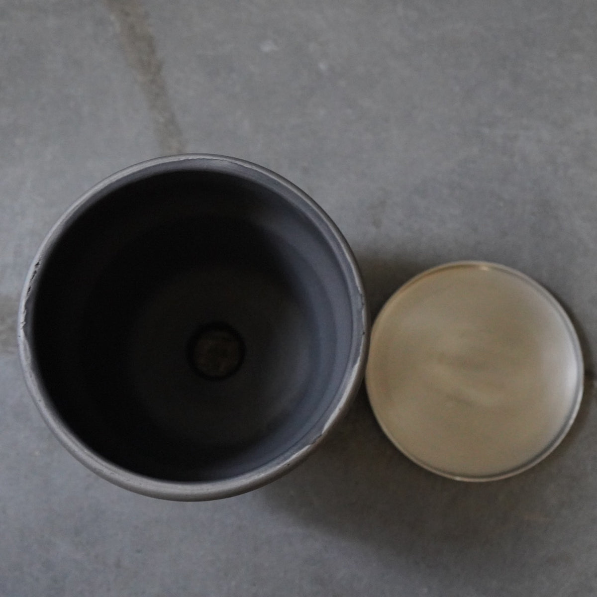 SMOKED PLANTER B H16