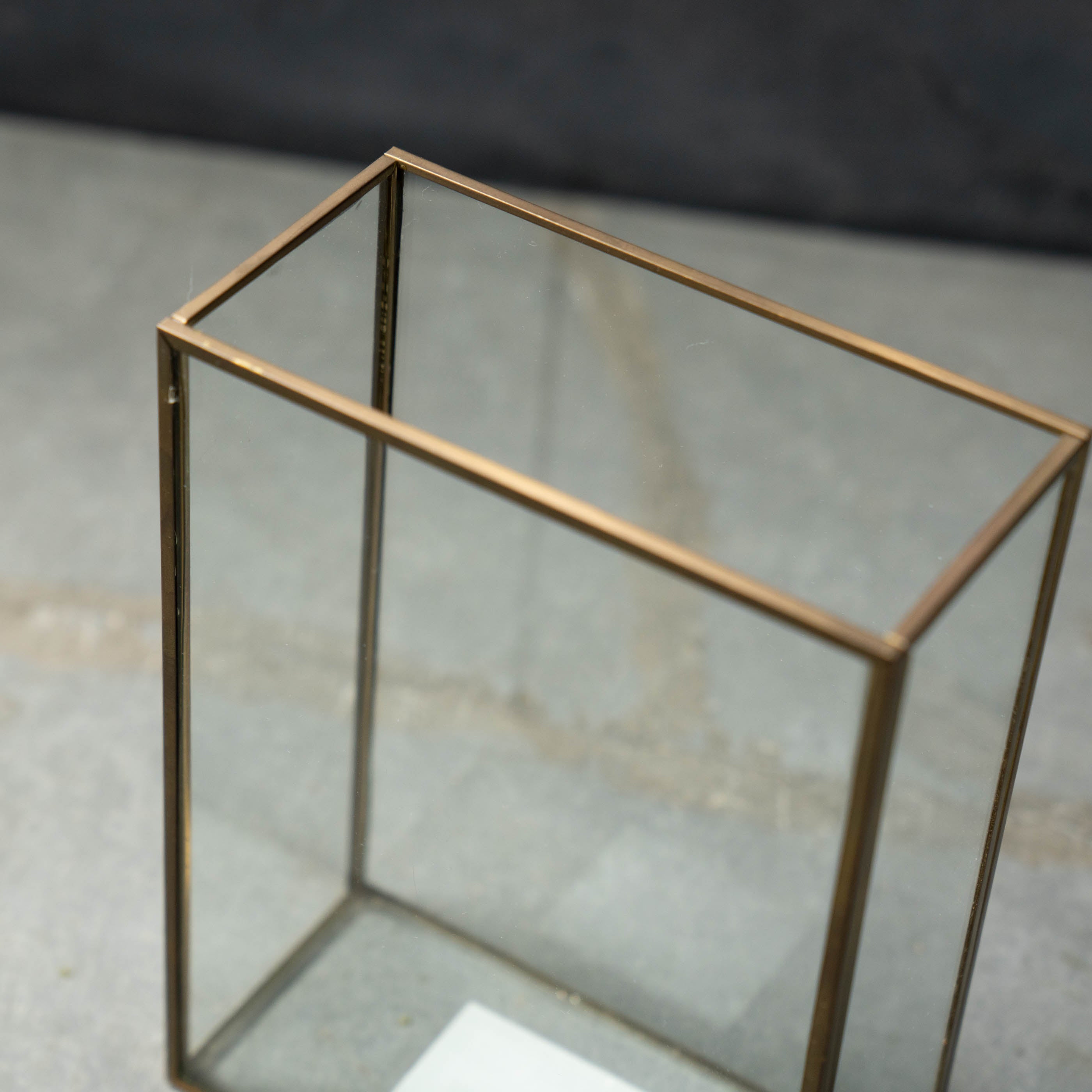 ゴールドスクエアガラス花器