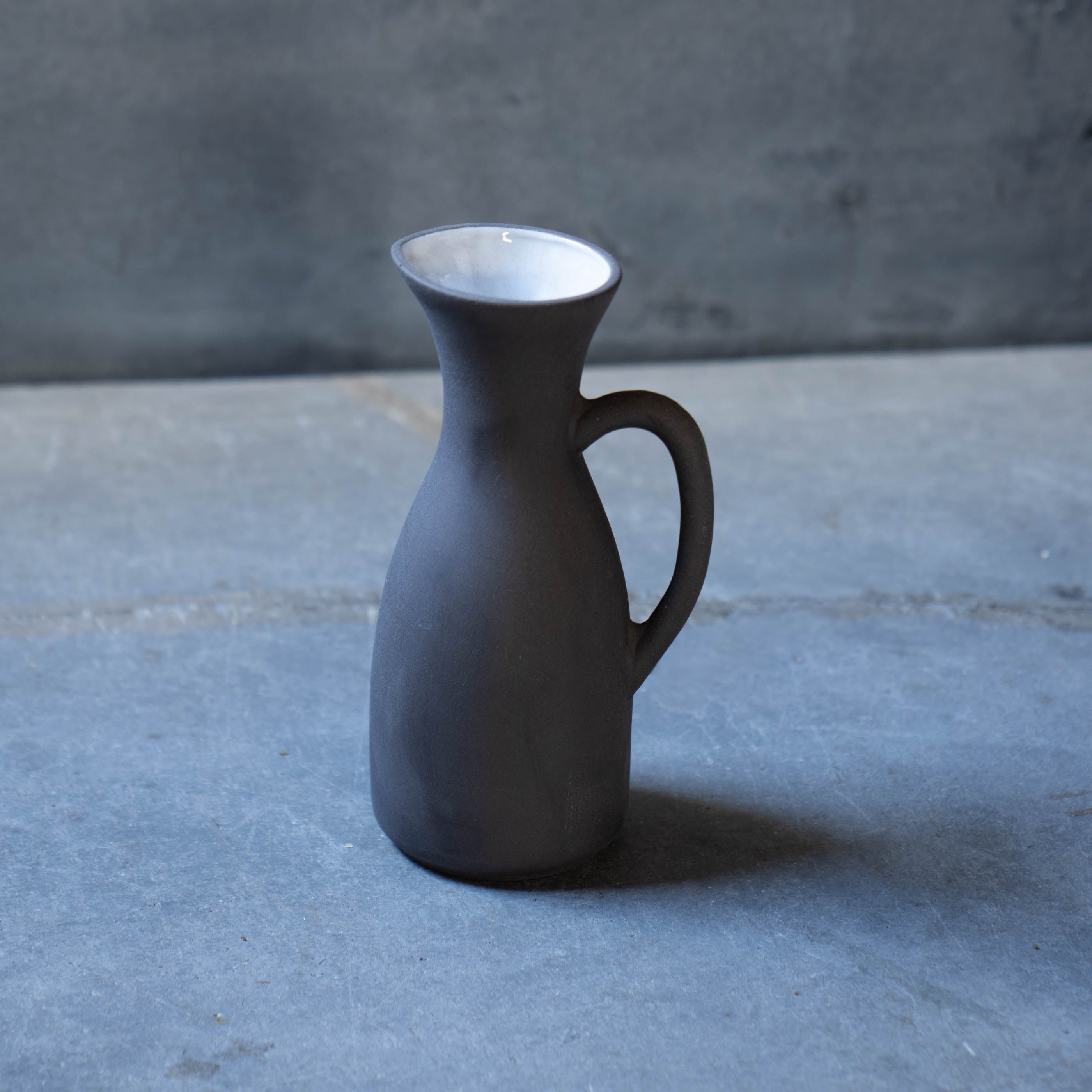 《ホワイトデーにおすすめ》かもしか道具店 ピッチャーベース × 季節のおまかせ生花ブーケSET