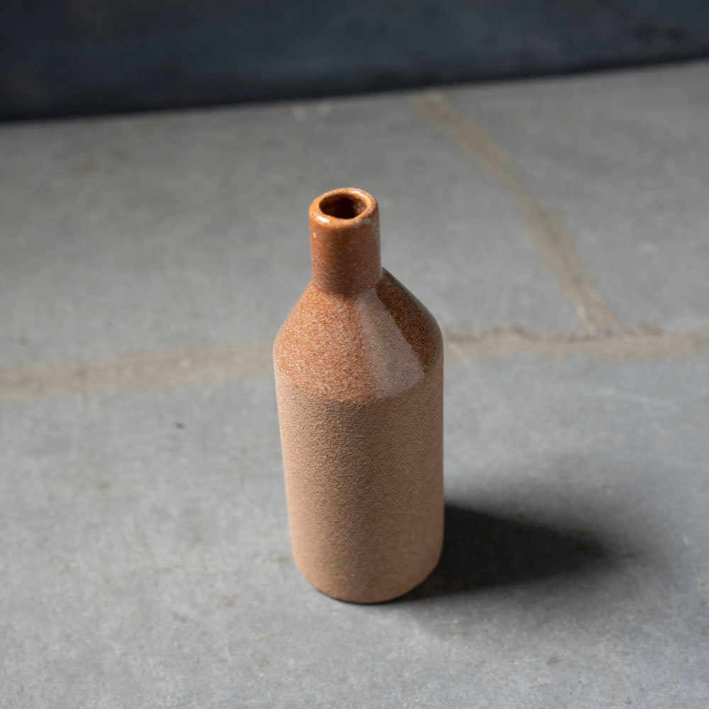 テラコッタ色のフラワーベース